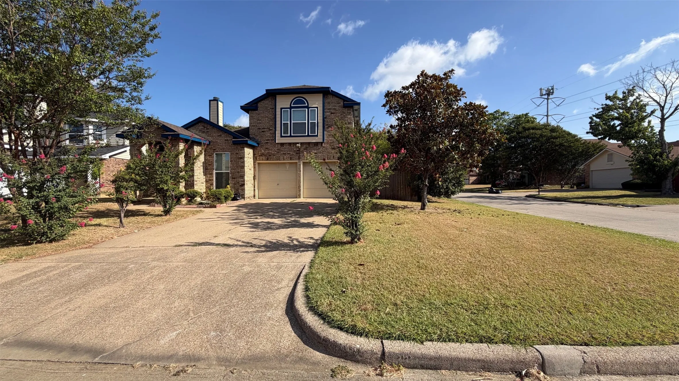 Single Family Residence For Sale in Tarrant County , 1429 Beckwith Drive, Arlington, Texas 76018, 3 Bedroom, 3 Bathroom, 1 Garage spaces, 1,943 Sqft, built in 1988, mls#21360703, Real Estate Agent in Arlington, Homes For Sale in Tarrant county, Homes For Sale in Arlington, Realtor in Arlington Texas, Real Estate Brokerage Independent Realty Texas, Luminita Cordes Realtor