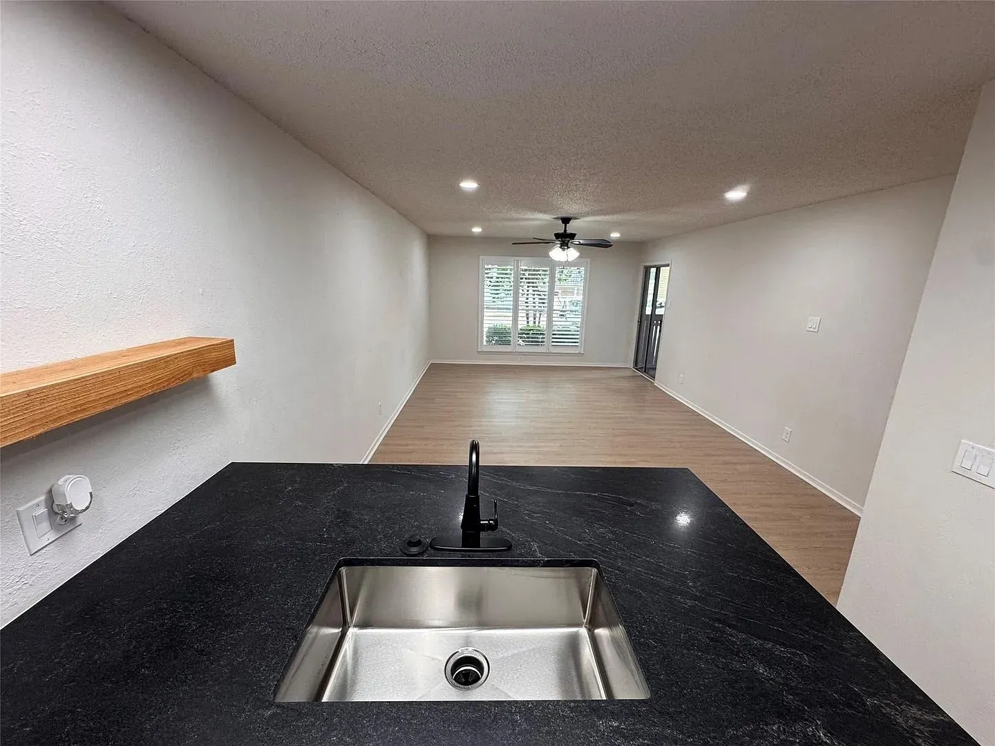 Condominium For Rent in Dallas County , 4859 Cedar Springs Road 150, Dallas, Texas 75219, 1 Bedroom, 1 Bathroom, Garage spaces, 665 Sqft, built in 1970, mls#21360106, Real Estate Agent in Dallas, Homes For Rent in Dallas county, Homes For Rent in Dallas, Realtor in Dallas Texas, Real Estate Brokerage Independent Realty Texas, Luminita Cordes Realtor