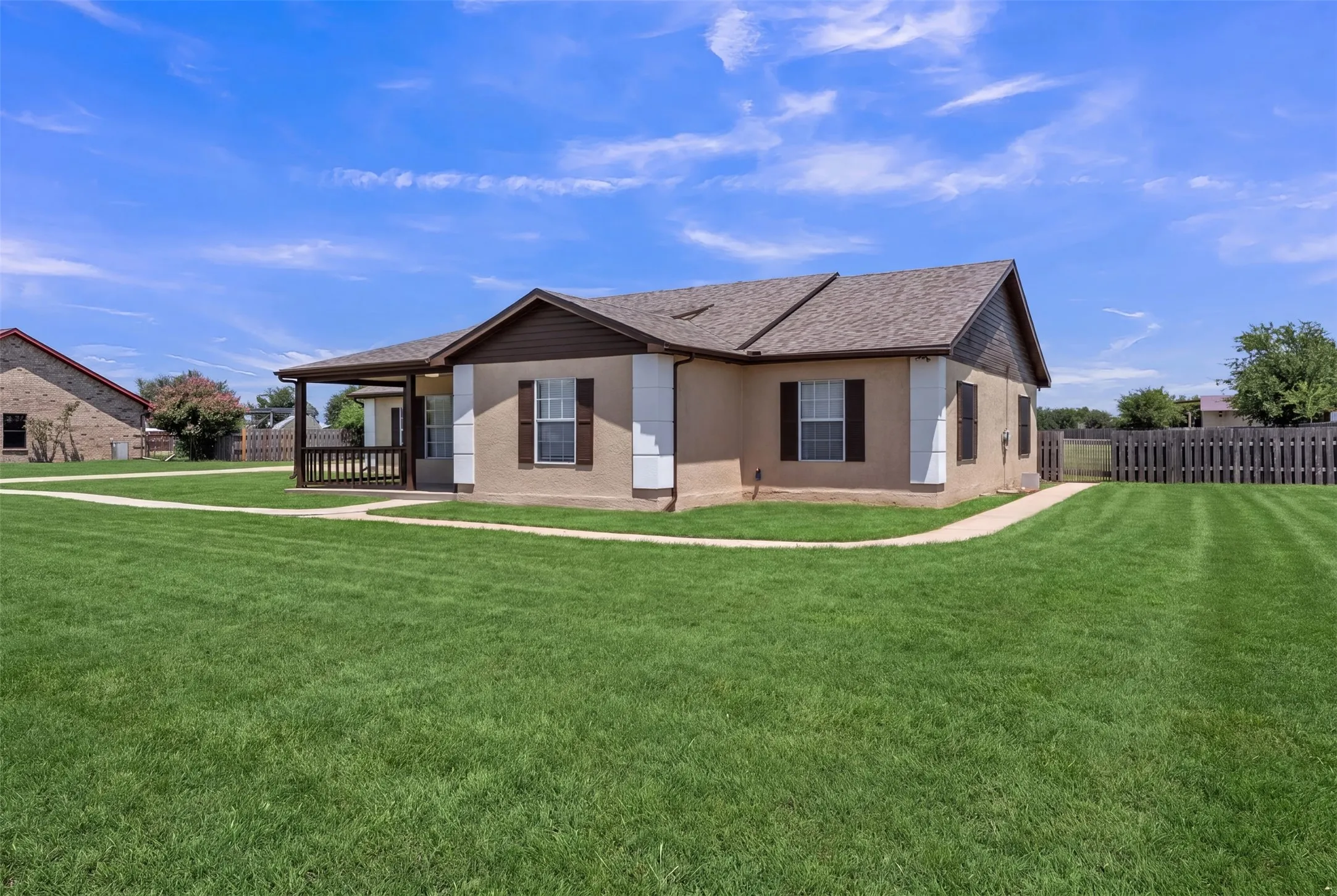 Single Family Residence For Sale in Denton County , 10282 Gentry Drive, Justin, Texas 76247, 3 Bedroom, 2 Bathroom, 2 Garage spaces, 1,722 Sqft, built in 1997, mls#21359208, Real Estate Agent in Justin, Homes For Sale in Denton county, Homes For Sale in Justin, Realtor in Justin Texas, Real Estate Brokerage Independent Realty Texas, Luminita Cordes Realtor