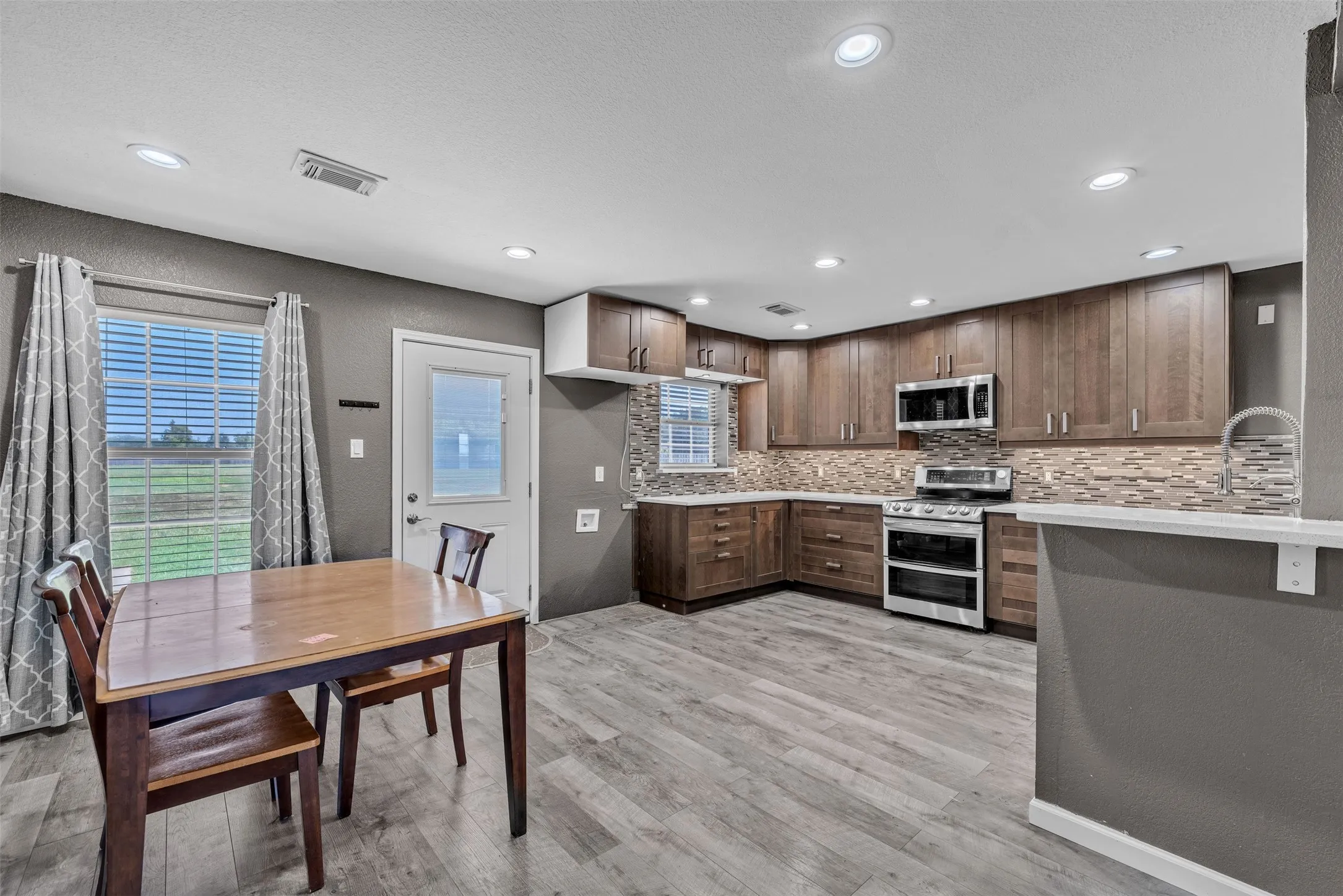 Single Family Residence For Sale in Denton County , 10282 Gentry Drive, Justin, Texas 76247, 3 Bedroom, 2 Bathroom, 2 Garage spaces, 1,722 Sqft, built in 1997, mls#21359208, Real Estate Agent in Justin, Homes For Sale in Denton county, Homes For Sale in Justin, Realtor in Justin Texas, Real Estate Brokerage Independent Realty Texas, Luminita Cordes Realtor