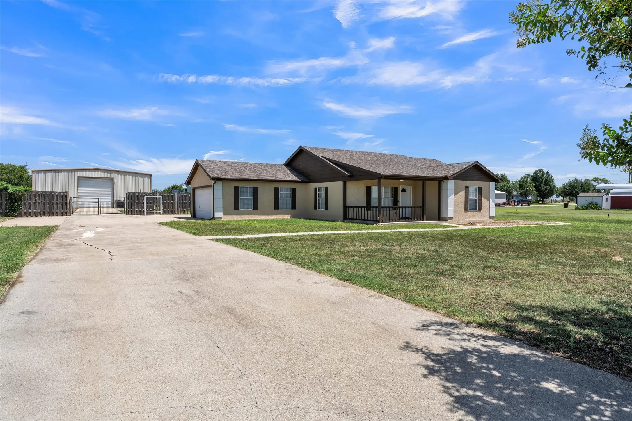 Single Family Residence For Sale in Denton County , 10282 Gentry Drive, Justin, Texas 76247, 3 Bedroom, 2 Bathroom, 2 Garage spaces, 1,722 Sqft, built in 1997, mls#21359208, Real Estate Agent in Justin, Homes For Sale in Denton county, Homes For Sale in Justin, Realtor in Justin Texas, Real Estate Brokerage Independent Realty Texas, Luminita Cordes Realtor