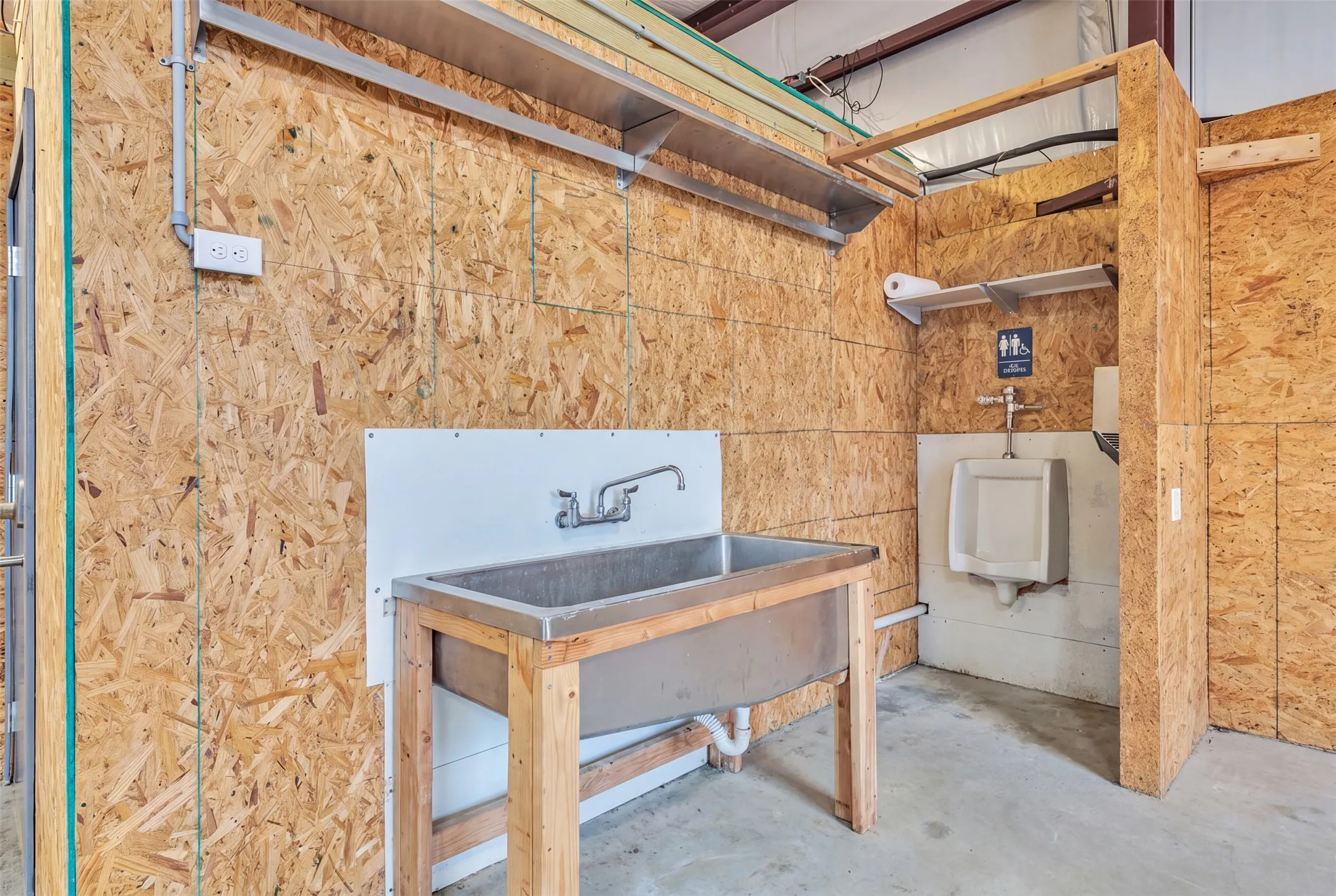 Single Family Residence For Sale in Denton County , 10282 Gentry Drive, Justin, Texas 76247, 3 Bedroom, 2 Bathroom, 2 Garage spaces, 1,722 Sqft, built in 1997, mls#21359208, Real Estate Agent in Justin, Homes For Sale in Denton county, Homes For Sale in Justin, Realtor in Justin Texas, Real Estate Brokerage Independent Realty Texas, Luminita Cordes Realtor
