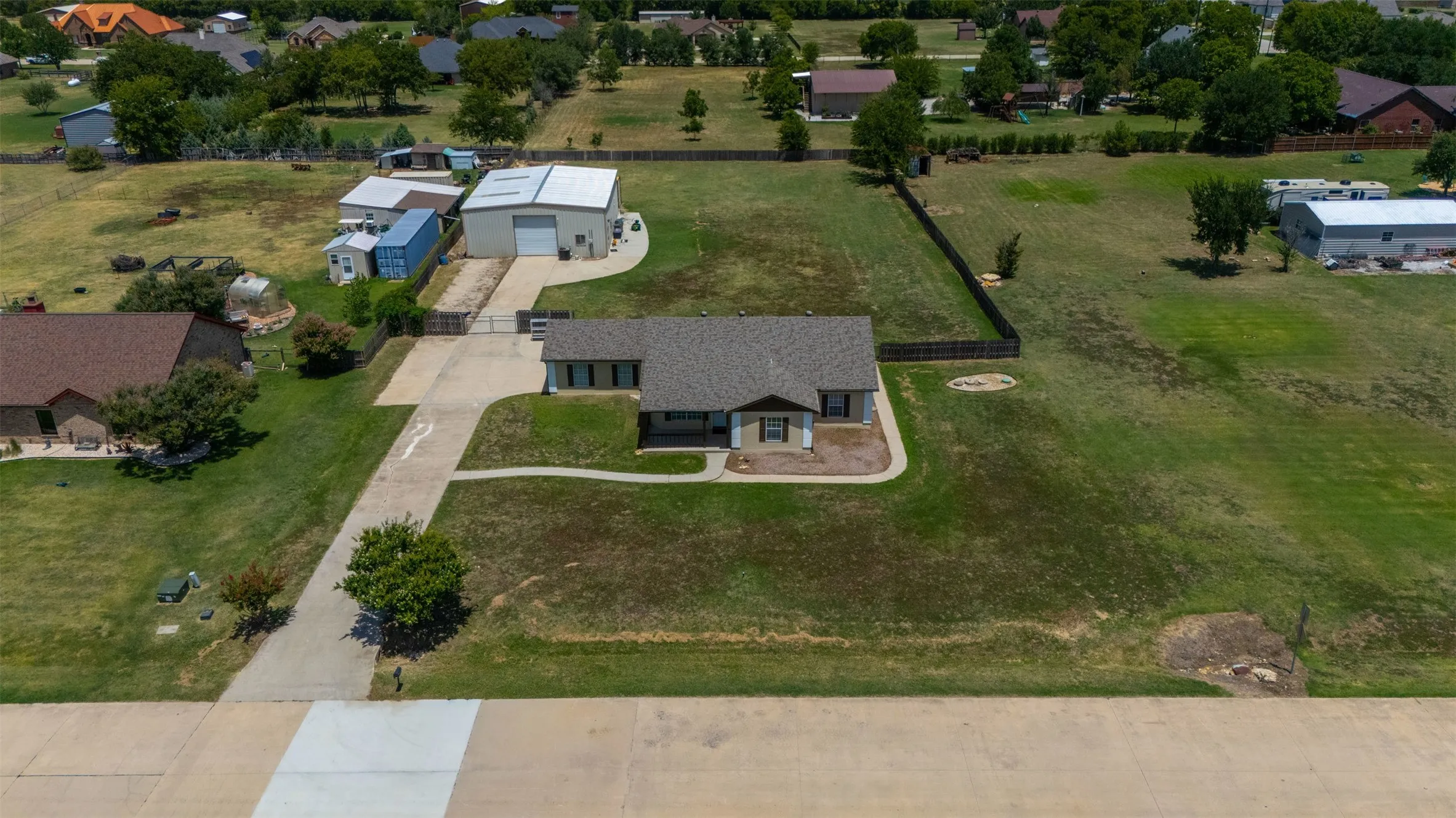 Single Family Residence For Sale in Denton County , 10282 Gentry Drive, Justin, Texas 76247, 3 Bedroom, 2 Bathroom, 2 Garage spaces, 1,722 Sqft, built in 1997, mls#21359208, Real Estate Agent in Justin, Homes For Sale in Denton county, Homes For Sale in Justin, Realtor in Justin Texas, Real Estate Brokerage Independent Realty Texas, Luminita Cordes Realtor