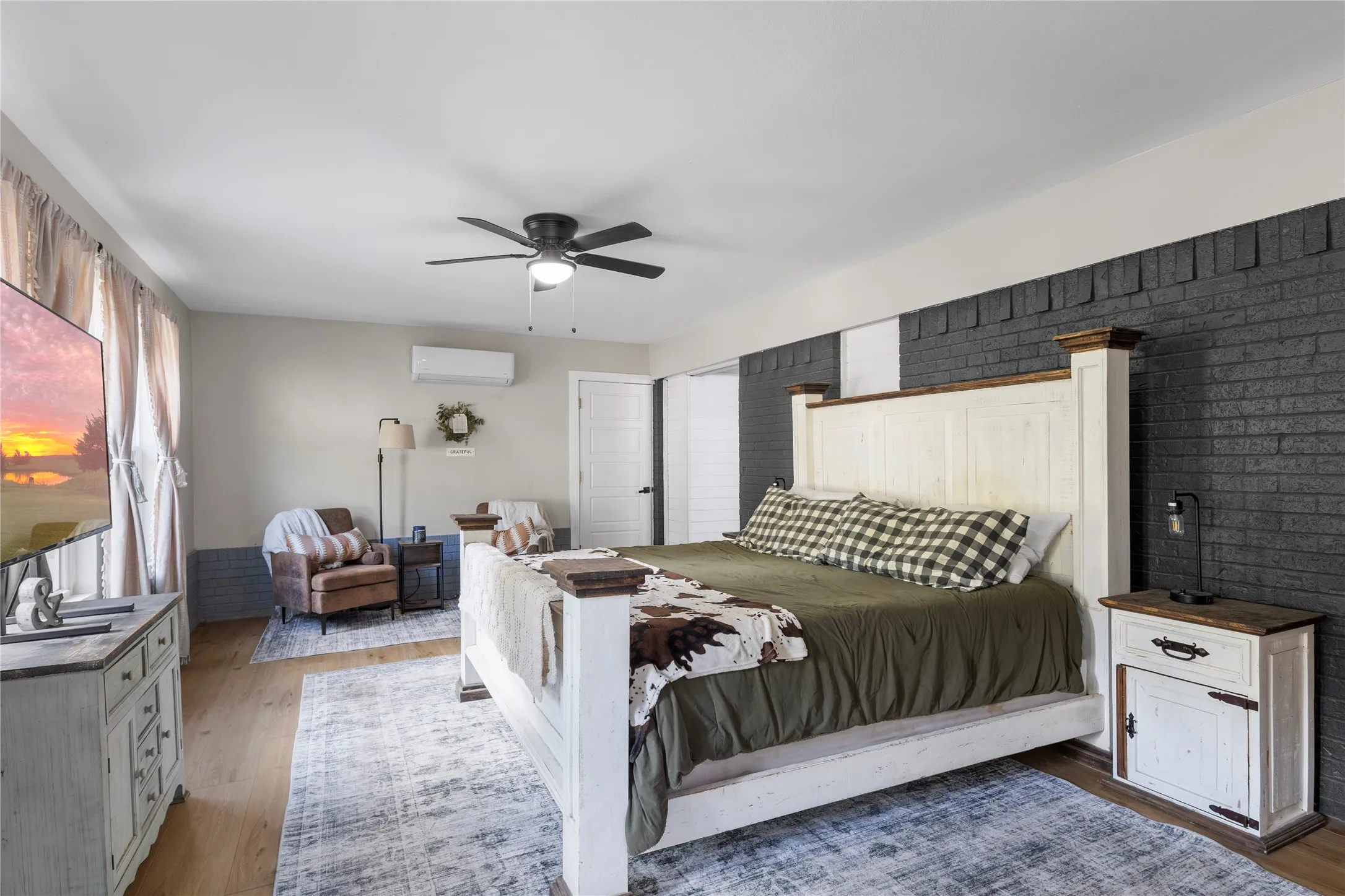 Single Family Residence For Sale in Henderson County , 6947 Fm 2494, Athens, Texas 75751, 4 Bedroom, 2 Bathroom, 2 Garage spaces, 1,856 Sqft, built in 1972, mls#21361585, Real Estate Agent in Athens, Homes For Sale in Henderson county, Homes For Sale in Athens, Realtor in Athens Texas, Real Estate Brokerage Independent Realty Texas, Luminita Cordes Realtor