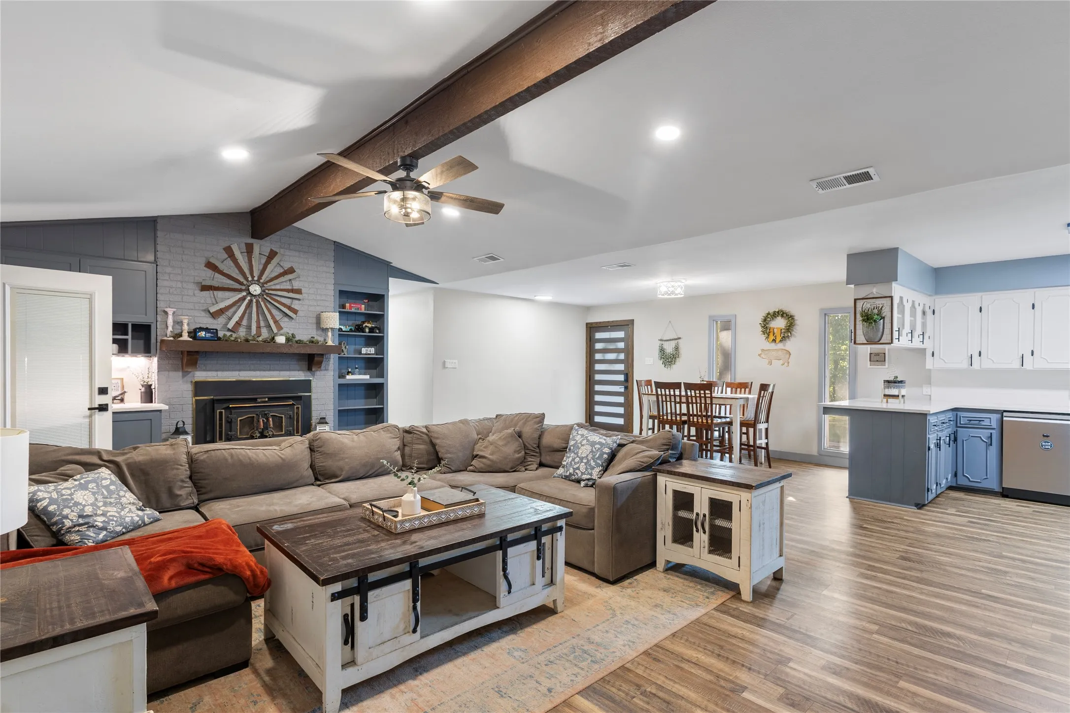 Single Family Residence For Sale in Henderson County , 6947 Fm 2494, Athens, Texas 75751, 4 Bedroom, 2 Bathroom, 2 Garage spaces, 1,856 Sqft, built in 1972, mls#21361585, Real Estate Agent in Athens, Homes For Sale in Henderson county, Homes For Sale in Athens, Realtor in Athens Texas, Real Estate Brokerage Independent Realty Texas, Luminita Cordes Realtor