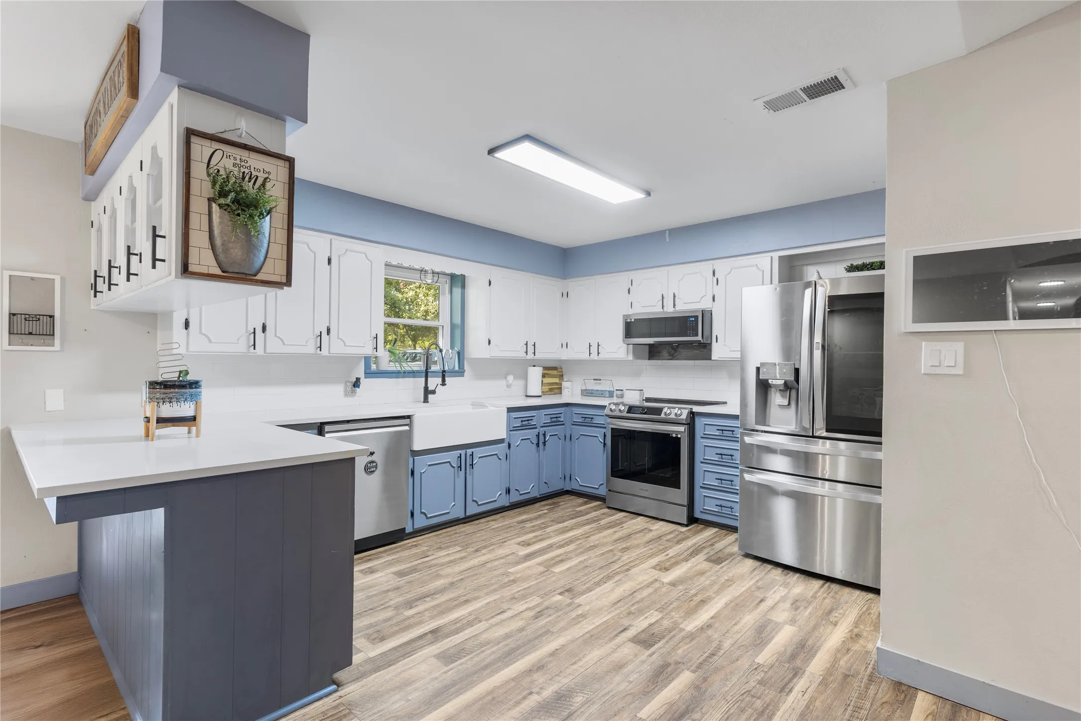 Single Family Residence For Sale in Henderson County , 6947 Fm 2494, Athens, Texas 75751, 4 Bedroom, 2 Bathroom, 2 Garage spaces, 1,856 Sqft, built in 1972, mls#21361585, Real Estate Agent in Athens, Homes For Sale in Henderson county, Homes For Sale in Athens, Realtor in Athens Texas, Real Estate Brokerage Independent Realty Texas, Luminita Cordes Realtor