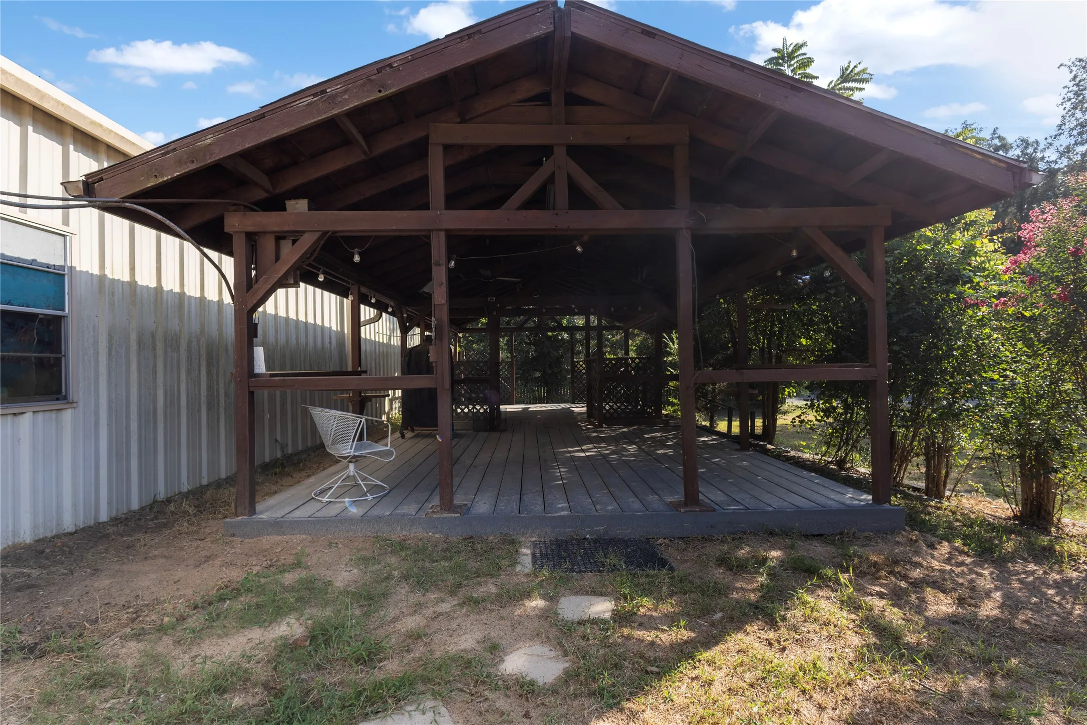 Single Family Residence For Sale in Henderson County , 6947 Fm 2494, Athens, Texas 75751, 4 Bedroom, 2 Bathroom, 2 Garage spaces, 1,856 Sqft, built in 1972, mls#21361585, Real Estate Agent in Athens, Homes For Sale in Henderson county, Homes For Sale in Athens, Realtor in Athens Texas, Real Estate Brokerage Independent Realty Texas, Luminita Cordes Realtor