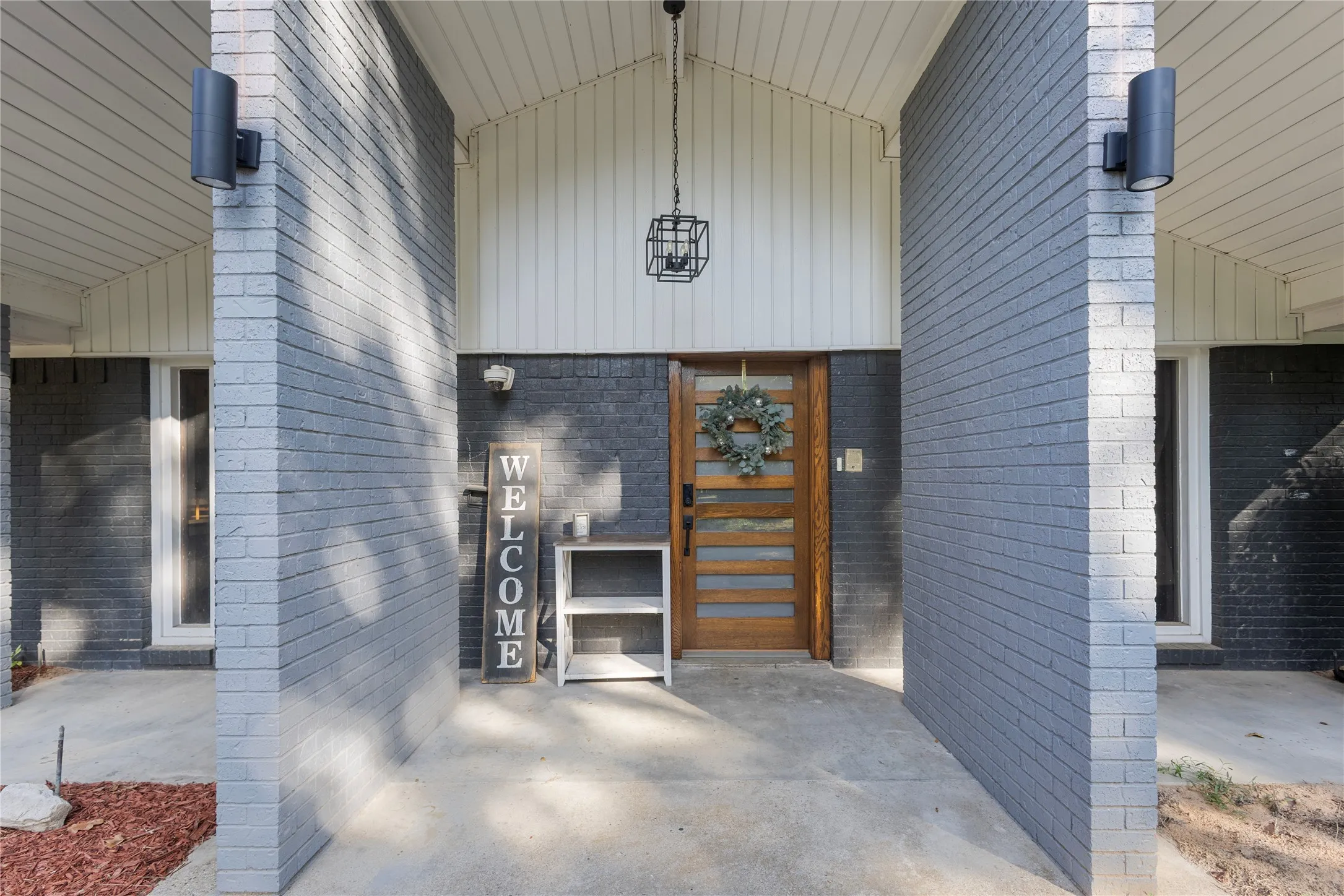 Single Family Residence For Sale in Henderson County , 6947 Fm 2494, Athens, Texas 75751, 4 Bedroom, 2 Bathroom, 2 Garage spaces, 1,856 Sqft, built in 1972, mls#21361585, Real Estate Agent in Athens, Homes For Sale in Henderson county, Homes For Sale in Athens, Realtor in Athens Texas, Real Estate Brokerage Independent Realty Texas, Luminita Cordes Realtor