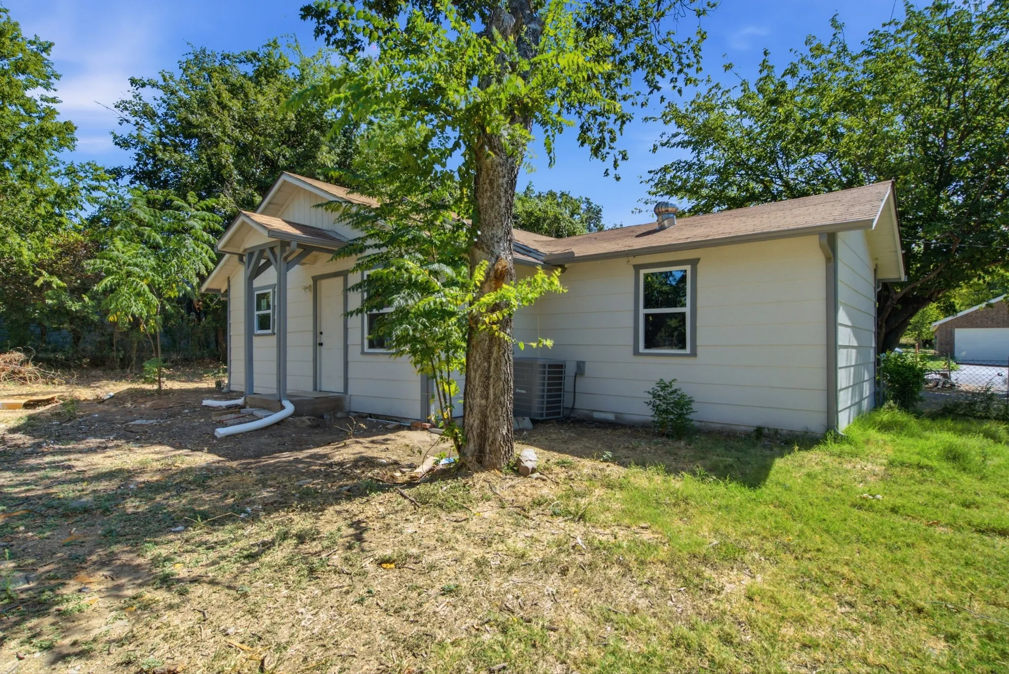 Single Family Residence For Sale in Parker County , 905 N Rusk Street, Weatherford, Texas 76086, 3 Bedroom, 2 Bathroom, Garage spaces, 1,076 Sqft, built in 0, mls#21360732, Real Estate Agent in Weatherford, Homes For Sale in Parker county, Homes For Sale in Weatherford, Realtor in Weatherford Texas, Real Estate Brokerage Independent Realty Texas, Luminita Cordes Realtor