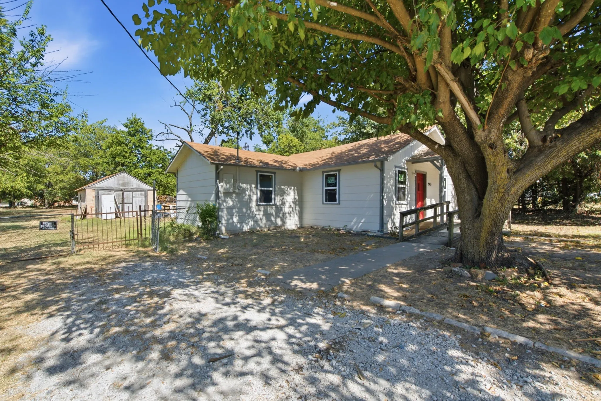 Single Family Residence For Sale in Parker County , 905 N Rusk Street, Weatherford, Texas 76086, 3 Bedroom, 2 Bathroom, Garage spaces, 1,076 Sqft, built in 0, mls#21360732, Real Estate Agent in Weatherford, Homes For Sale in Parker county, Homes For Sale in Weatherford, Realtor in Weatherford Texas, Real Estate Brokerage Independent Realty Texas, Luminita Cordes Realtor