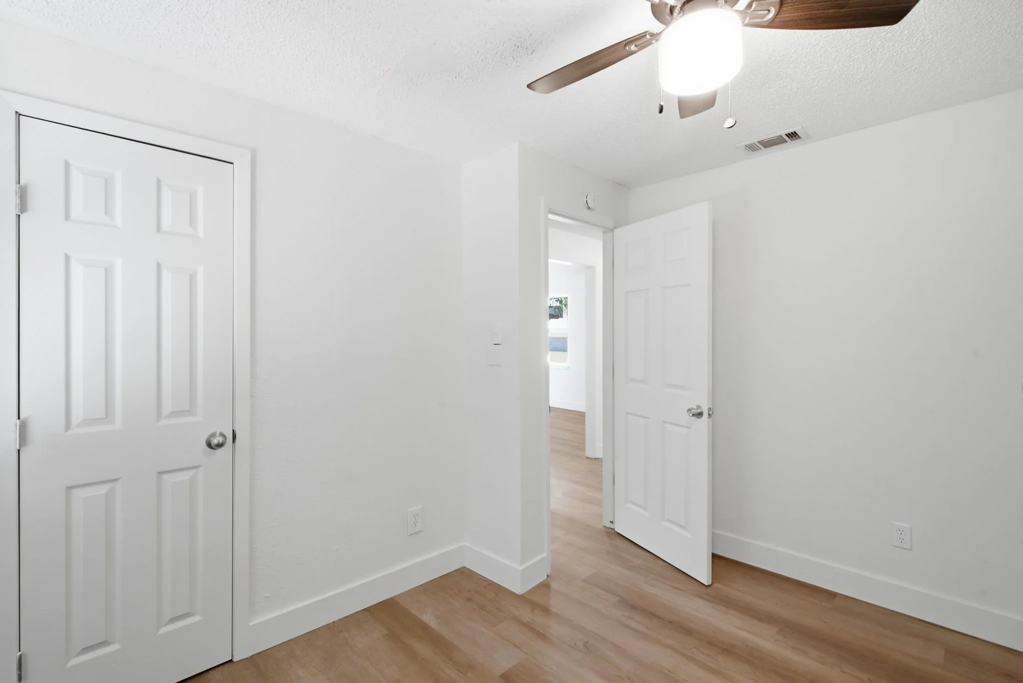 Single Family Residence For Sale in Parker County , 905 N Rusk Street, Weatherford, Texas 76086, 3 Bedroom, 2 Bathroom, Garage spaces, 1,076 Sqft, built in 0, mls#21360732, Real Estate Agent in Weatherford, Homes For Sale in Parker county, Homes For Sale in Weatherford, Realtor in Weatherford Texas, Real Estate Brokerage Independent Realty Texas, Luminita Cordes Realtor