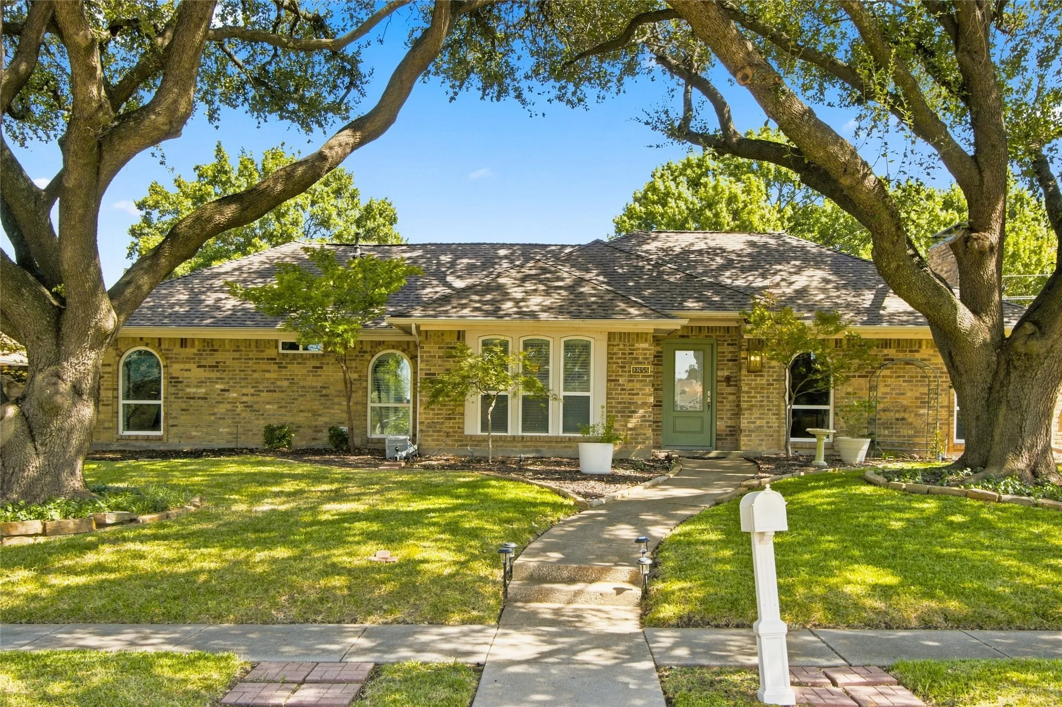 Single Family Residence For Sale in Collin County , 1855 Hatherly Drive, Plano, Texas 75023, 4 Bedroom, 3 Bathroom, 2 Garage spaces, 2,231 Sqft, built in 1976, mls#21361554, Real Estate Agent in Plano, Homes For Sale in Collin county, Homes For Sale in Plano, Realtor in Plano Texas, Real Estate Brokerage Independent Realty Texas, Luminita Cordes Realtor