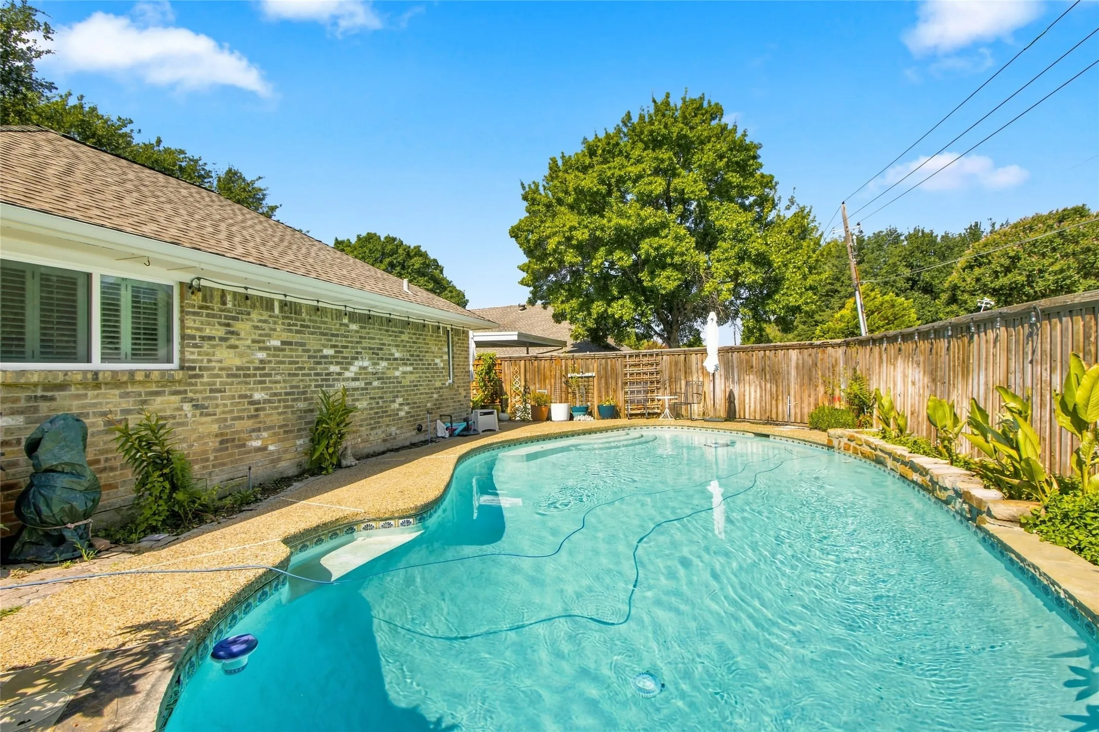 Single Family Residence For Sale in Collin County , 1855 Hatherly Drive, Plano, Texas 75023, 4 Bedroom, 3 Bathroom, 2 Garage spaces, 2,231 Sqft, built in 1976, mls#21361554, Real Estate Agent in Plano, Homes For Sale in Collin county, Homes For Sale in Plano, Realtor in Plano Texas, Real Estate Brokerage Independent Realty Texas, Luminita Cordes Realtor