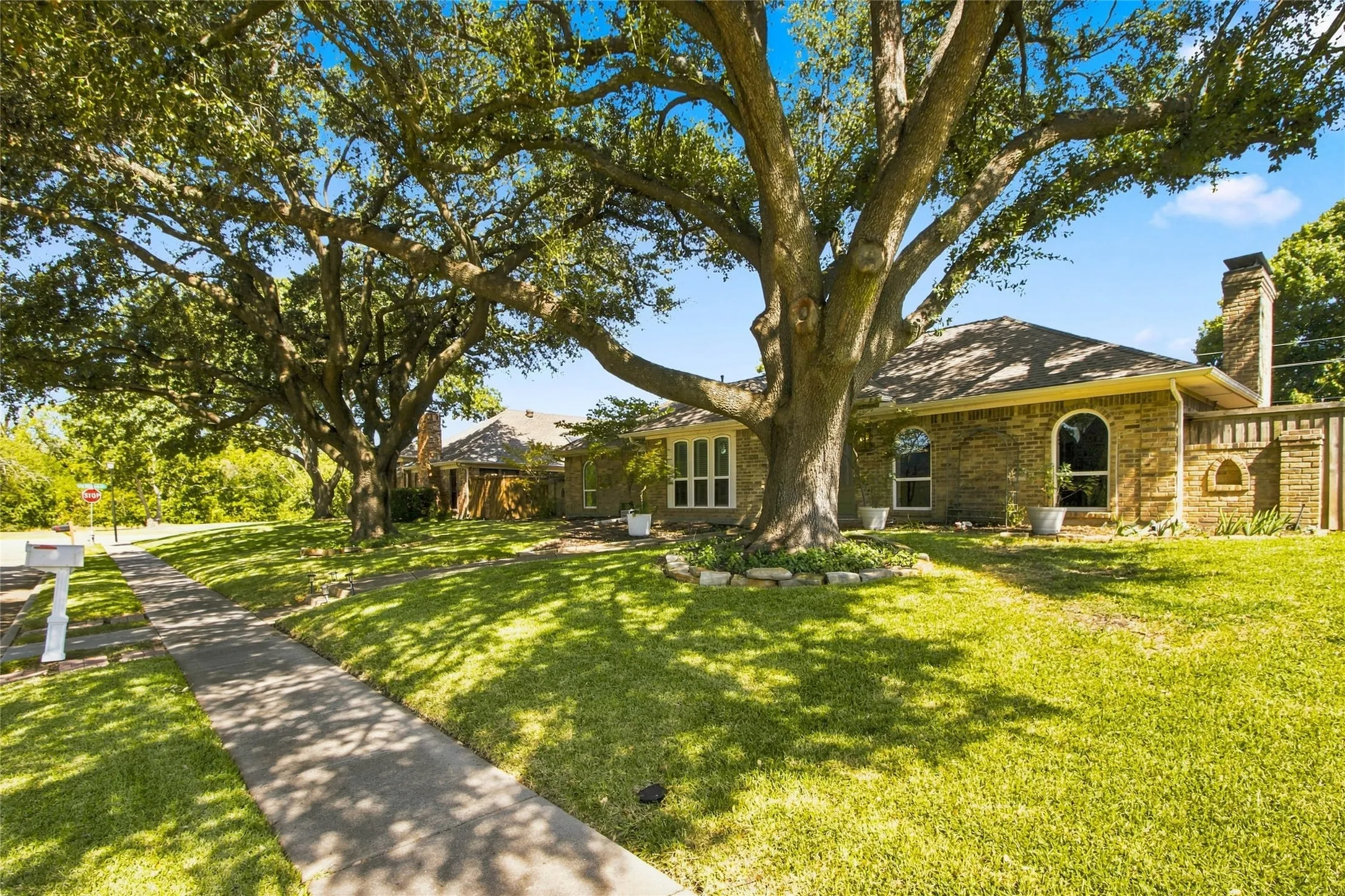 Single Family Residence For Sale in Collin County , 1855 Hatherly Drive, Plano, Texas 75023, 4 Bedroom, 3 Bathroom, 2 Garage spaces, 2,231 Sqft, built in 1976, mls#21361554, Real Estate Agent in Plano, Homes For Sale in Collin county, Homes For Sale in Plano, Realtor in Plano Texas, Real Estate Brokerage Independent Realty Texas, Luminita Cordes Realtor