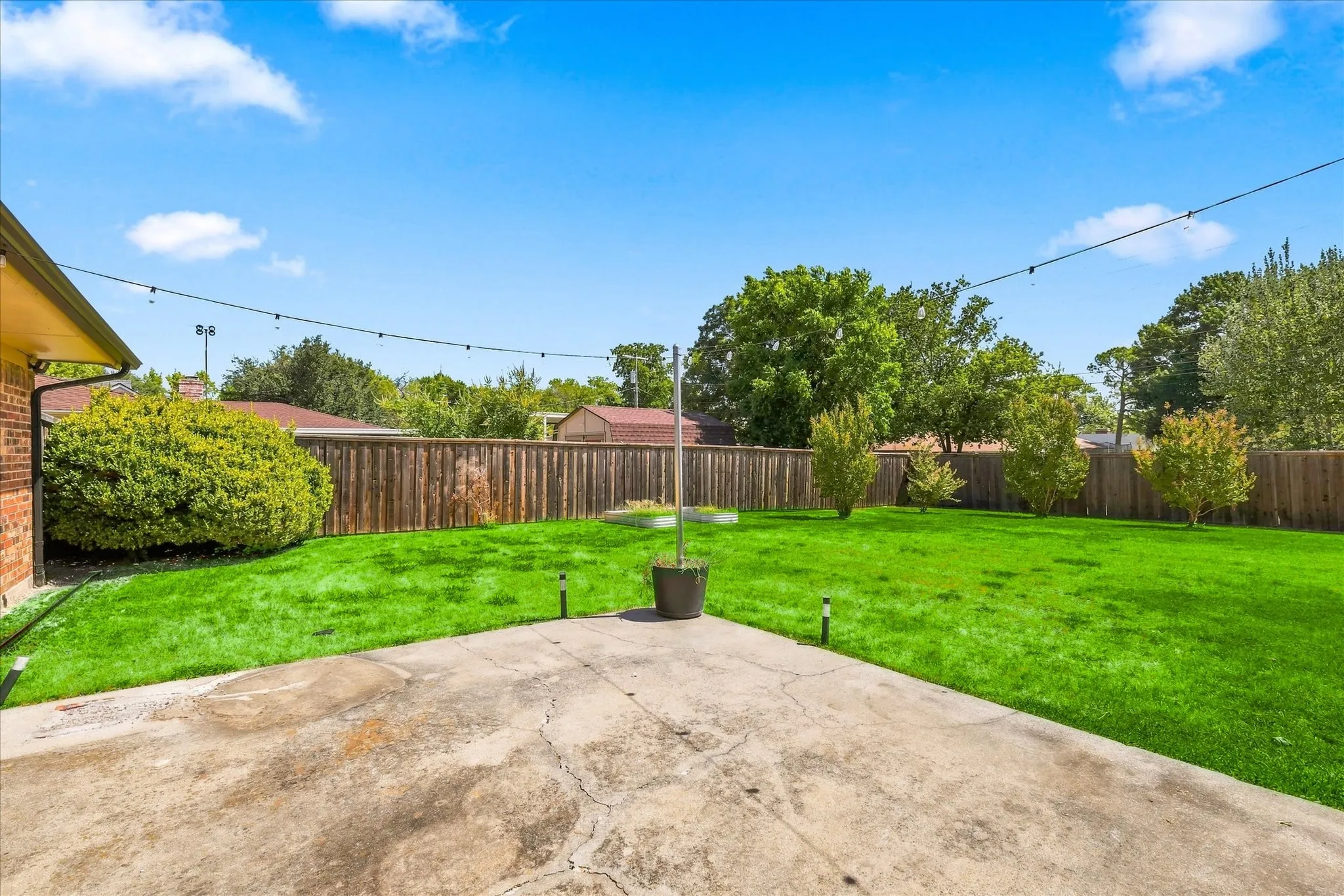 Single Family Residence For Sale in Denton County , 208 Diane Drive, Sanger, Texas 76266, 3 Bedroom, 4 Bathroom, Garage spaces, 2,042 Sqft, built in 1983, mls#21361494, Real Estate Agent in Sanger, Homes For Sale in Denton county, Homes For Sale in Sanger, Realtor in Sanger Texas, Real Estate Brokerage Independent Realty Texas, Luminita Cordes Realtor
