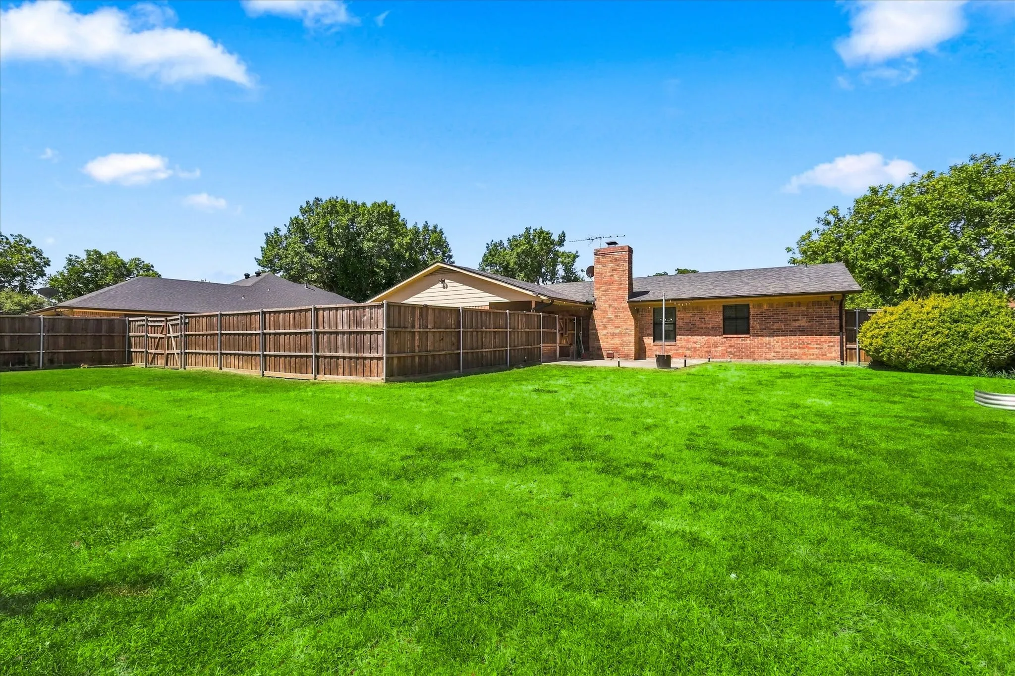 Single Family Residence For Sale in Denton County , 208 Diane Drive, Sanger, Texas 76266, 3 Bedroom, 4 Bathroom, Garage spaces, 2,042 Sqft, built in 1983, mls#21361494, Real Estate Agent in Sanger, Homes For Sale in Denton county, Homes For Sale in Sanger, Realtor in Sanger Texas, Real Estate Brokerage Independent Realty Texas, Luminita Cordes Realtor