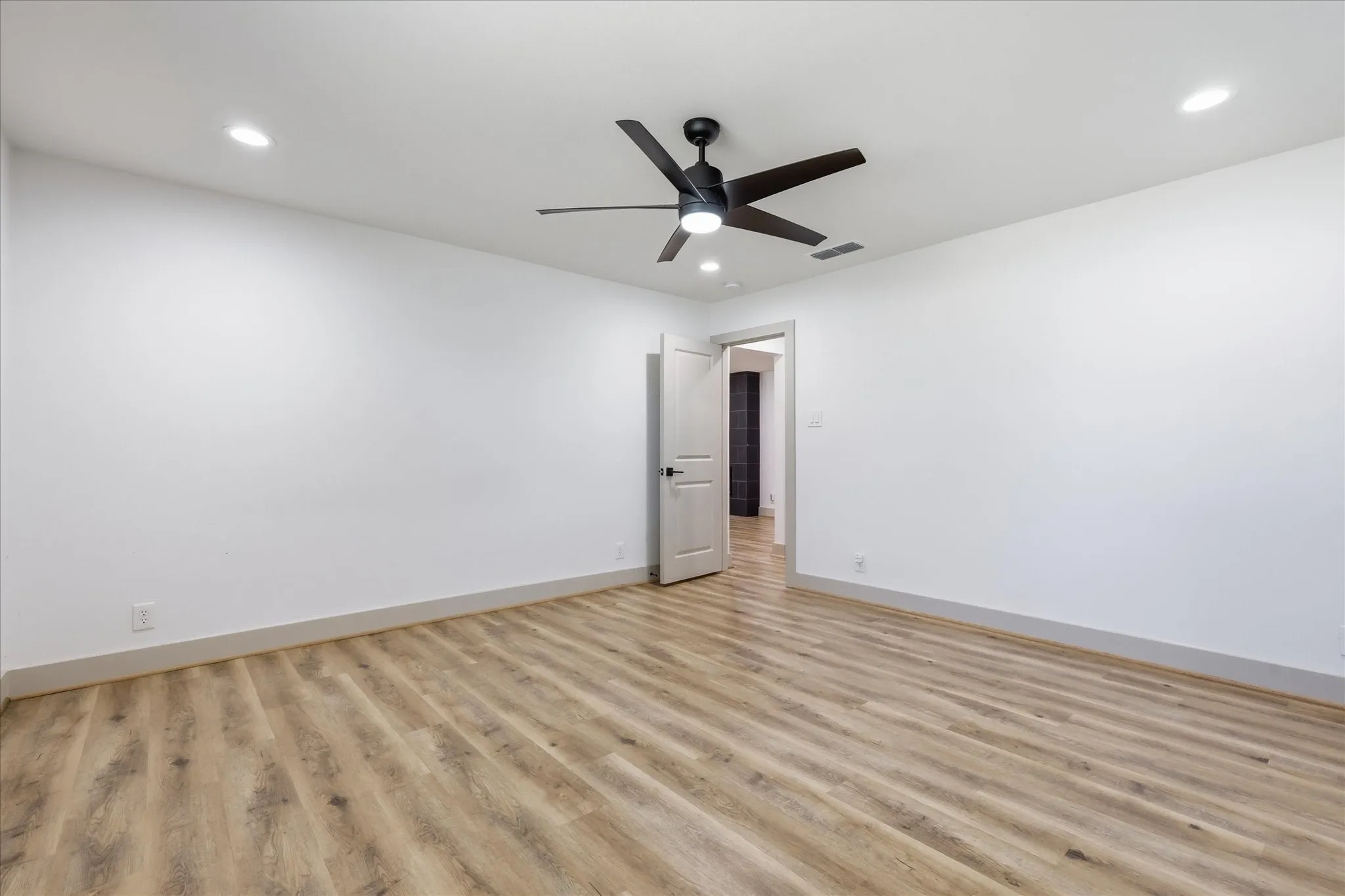 Single Family Residence For Sale in Denton County , 208 Diane Drive, Sanger, Texas 76266, 3 Bedroom, 4 Bathroom, Garage spaces, 2,042 Sqft, built in 1983, mls#21361494, Real Estate Agent in Sanger, Homes For Sale in Denton county, Homes For Sale in Sanger, Realtor in Sanger Texas, Real Estate Brokerage Independent Realty Texas, Luminita Cordes Realtor