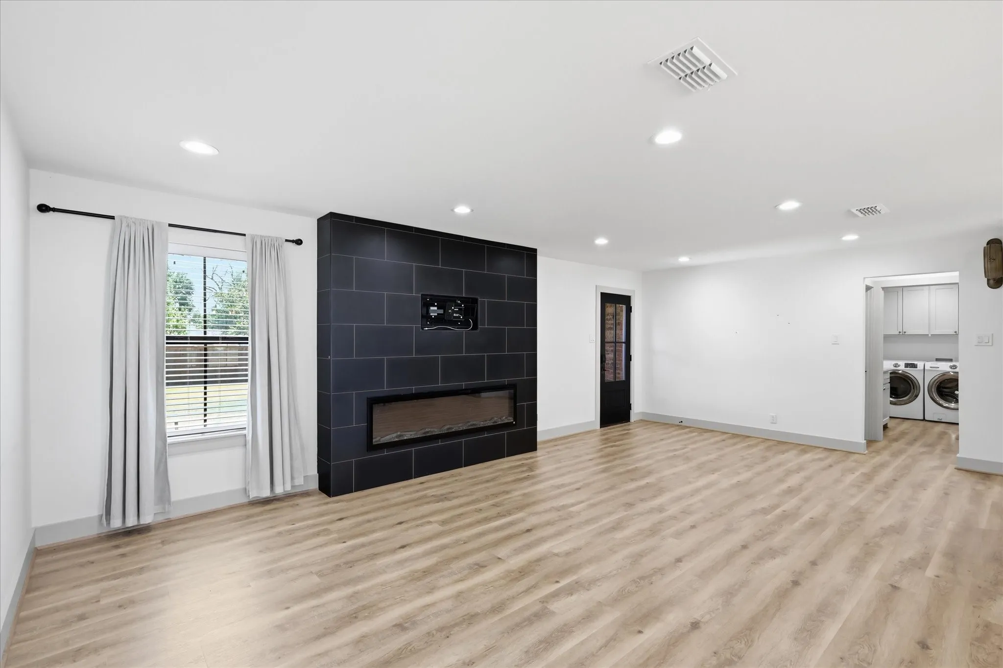Single Family Residence For Sale in Denton County , 208 Diane Drive, Sanger, Texas 76266, 3 Bedroom, 4 Bathroom, Garage spaces, 2,042 Sqft, built in 1983, mls#21361494, Real Estate Agent in Sanger, Homes For Sale in Denton county, Homes For Sale in Sanger, Realtor in Sanger Texas, Real Estate Brokerage Independent Realty Texas, Luminita Cordes Realtor