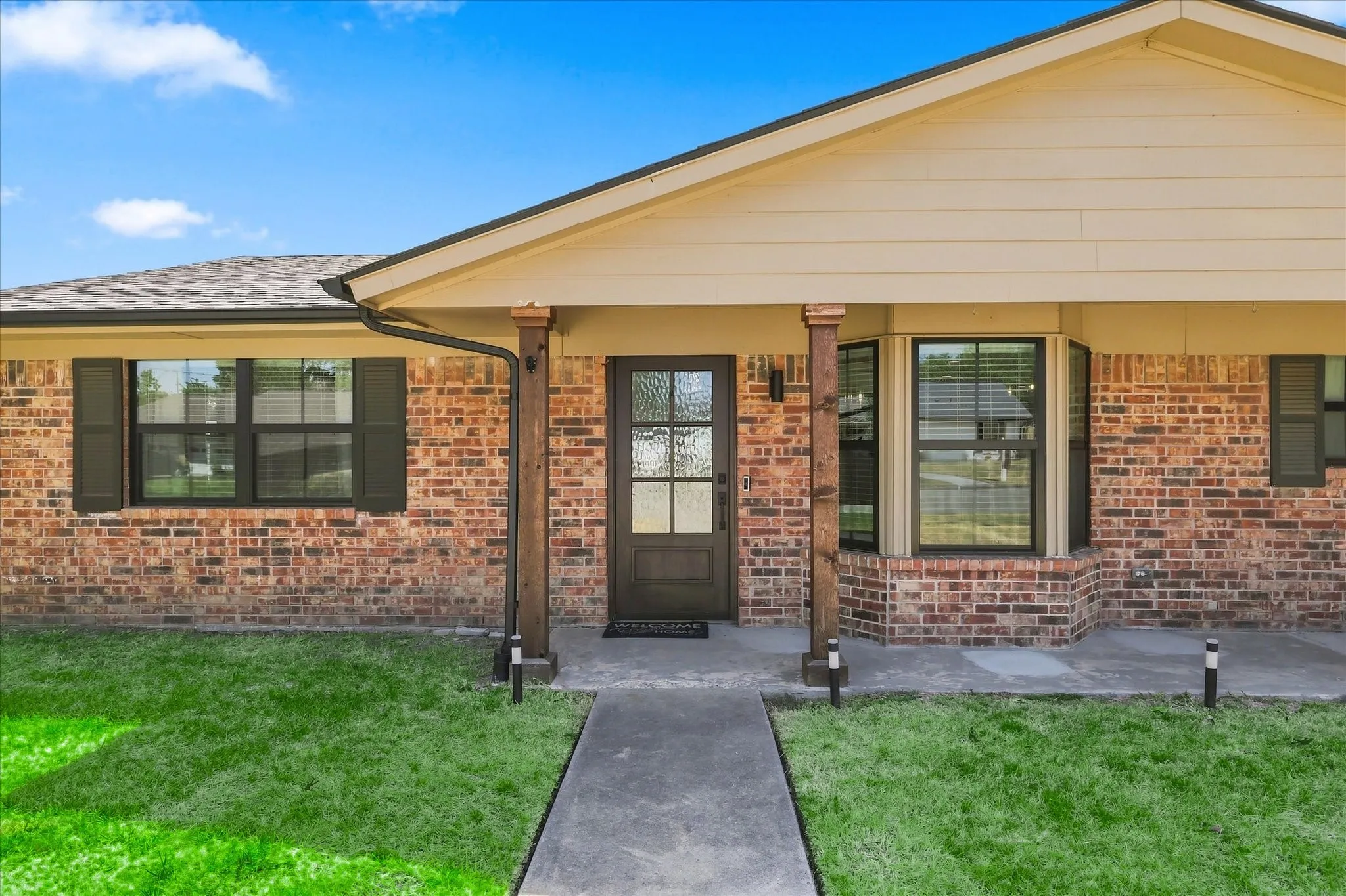Single Family Residence For Sale in Denton County , 208 Diane Drive, Sanger, Texas 76266, 3 Bedroom, 4 Bathroom, Garage spaces, 2,042 Sqft, built in 1983, mls#21361494, Real Estate Agent in Sanger, Homes For Sale in Denton county, Homes For Sale in Sanger, Realtor in Sanger Texas, Real Estate Brokerage Independent Realty Texas, Luminita Cordes Realtor
