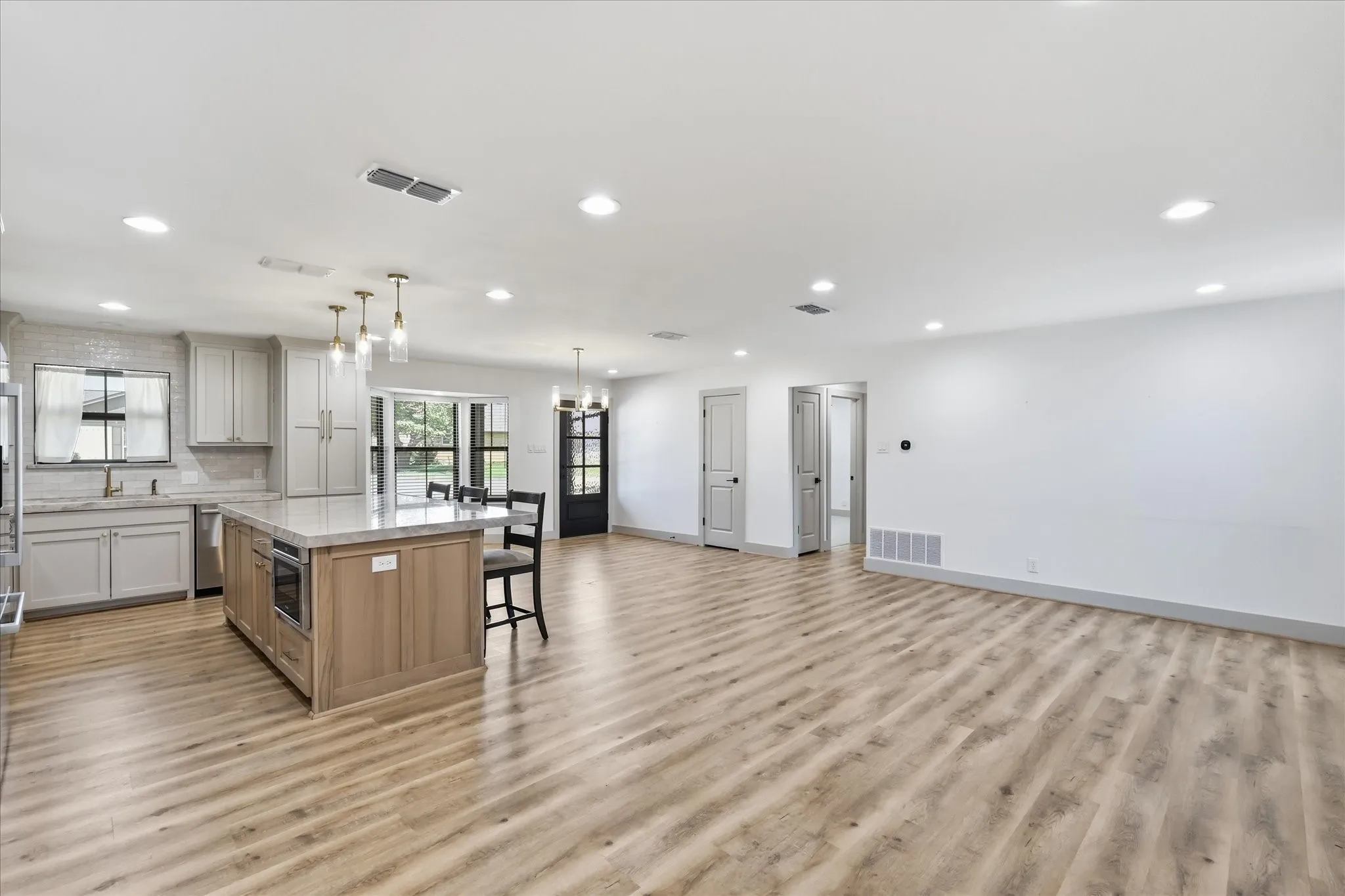 Single Family Residence For Sale in Denton County , 208 Diane Drive, Sanger, Texas 76266, 3 Bedroom, 4 Bathroom, Garage spaces, 2,042 Sqft, built in 1983, mls#21361494, Real Estate Agent in Sanger, Homes For Sale in Denton county, Homes For Sale in Sanger, Realtor in Sanger Texas, Real Estate Brokerage Independent Realty Texas, Luminita Cordes Realtor