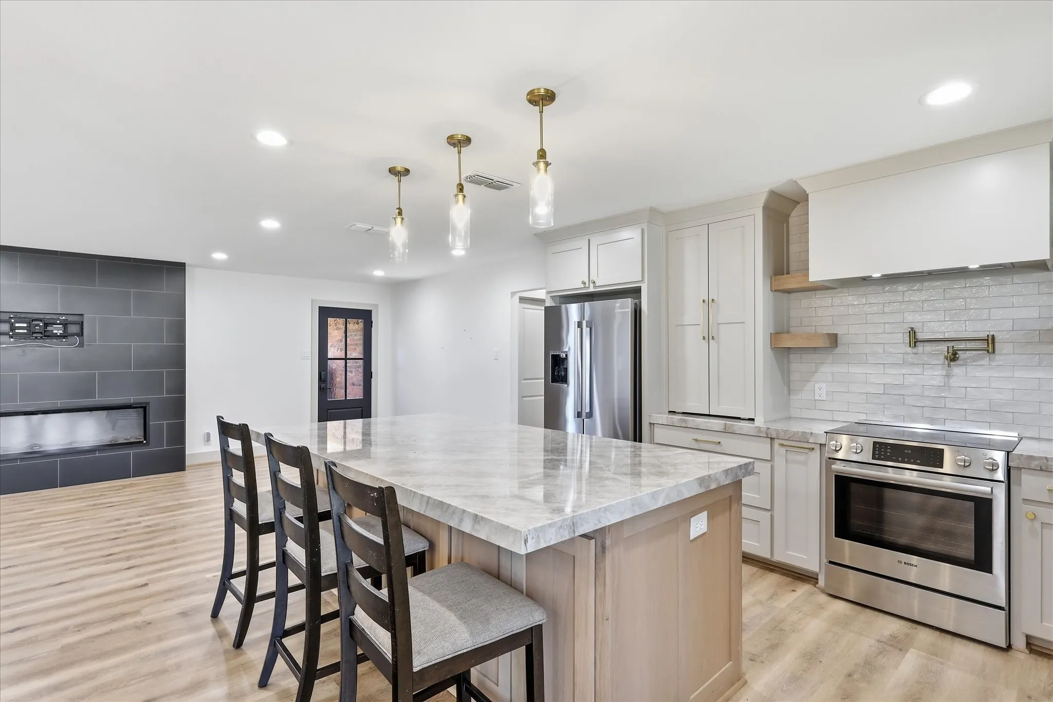 Single Family Residence For Sale in Denton County , 208 Diane Drive, Sanger, Texas 76266, 3 Bedroom, 4 Bathroom, Garage spaces, 2,042 Sqft, built in 1983, mls#21361494, Real Estate Agent in Sanger, Homes For Sale in Denton county, Homes For Sale in Sanger, Realtor in Sanger Texas, Real Estate Brokerage Independent Realty Texas, Luminita Cordes Realtor
