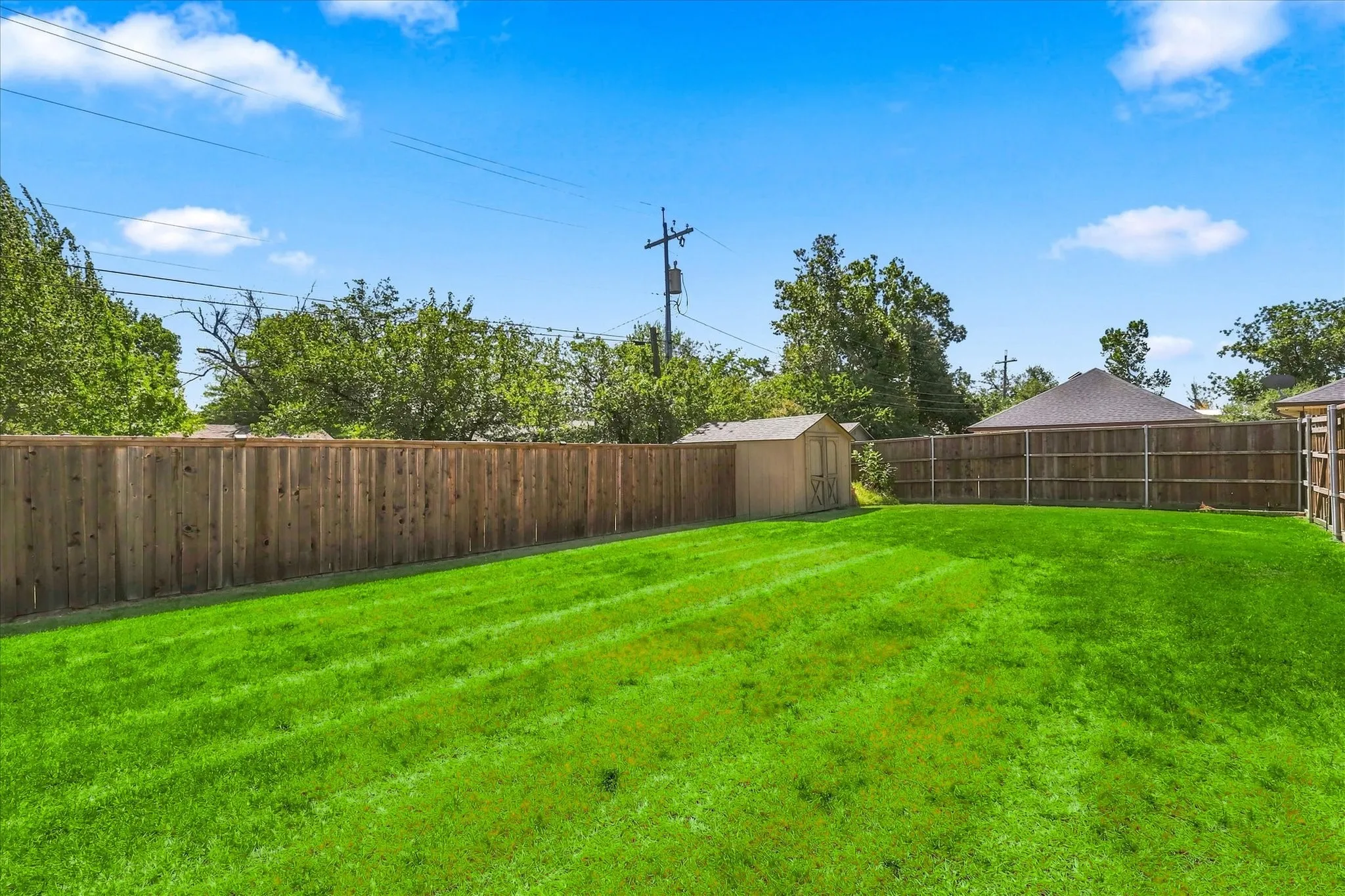 Single Family Residence For Sale in Denton County , 208 Diane Drive, Sanger, Texas 76266, 3 Bedroom, 4 Bathroom, Garage spaces, 2,042 Sqft, built in 1983, mls#21361494, Real Estate Agent in Sanger, Homes For Sale in Denton county, Homes For Sale in Sanger, Realtor in Sanger Texas, Real Estate Brokerage Independent Realty Texas, Luminita Cordes Realtor
