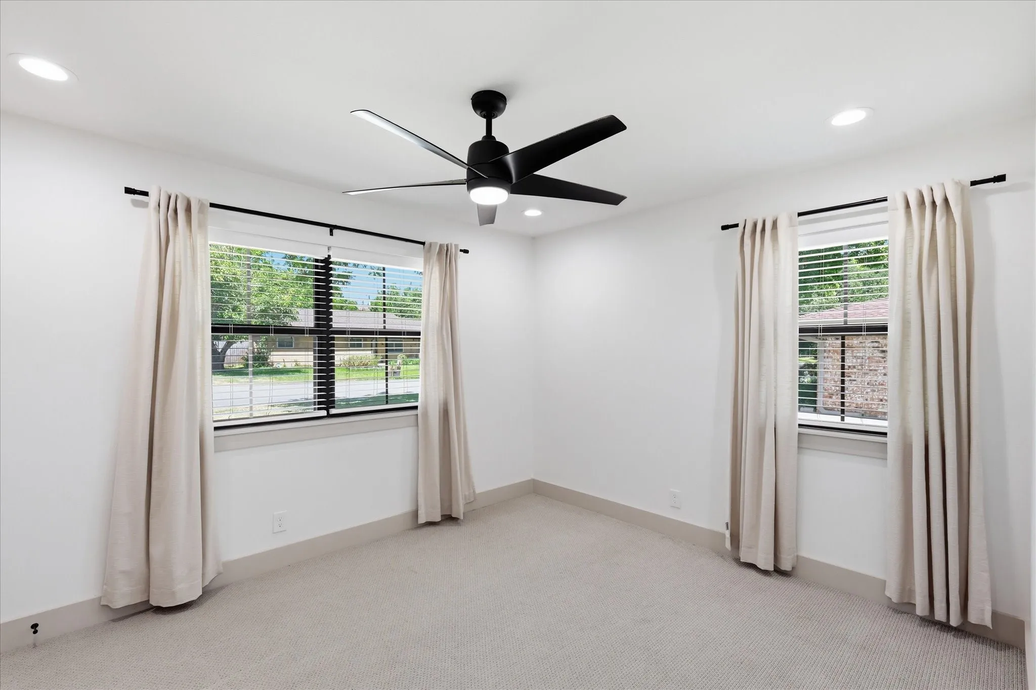 Single Family Residence For Sale in Denton County , 208 Diane Drive, Sanger, Texas 76266, 3 Bedroom, 4 Bathroom, Garage spaces, 2,042 Sqft, built in 1983, mls#21361494, Real Estate Agent in Sanger, Homes For Sale in Denton county, Homes For Sale in Sanger, Realtor in Sanger Texas, Real Estate Brokerage Independent Realty Texas, Luminita Cordes Realtor