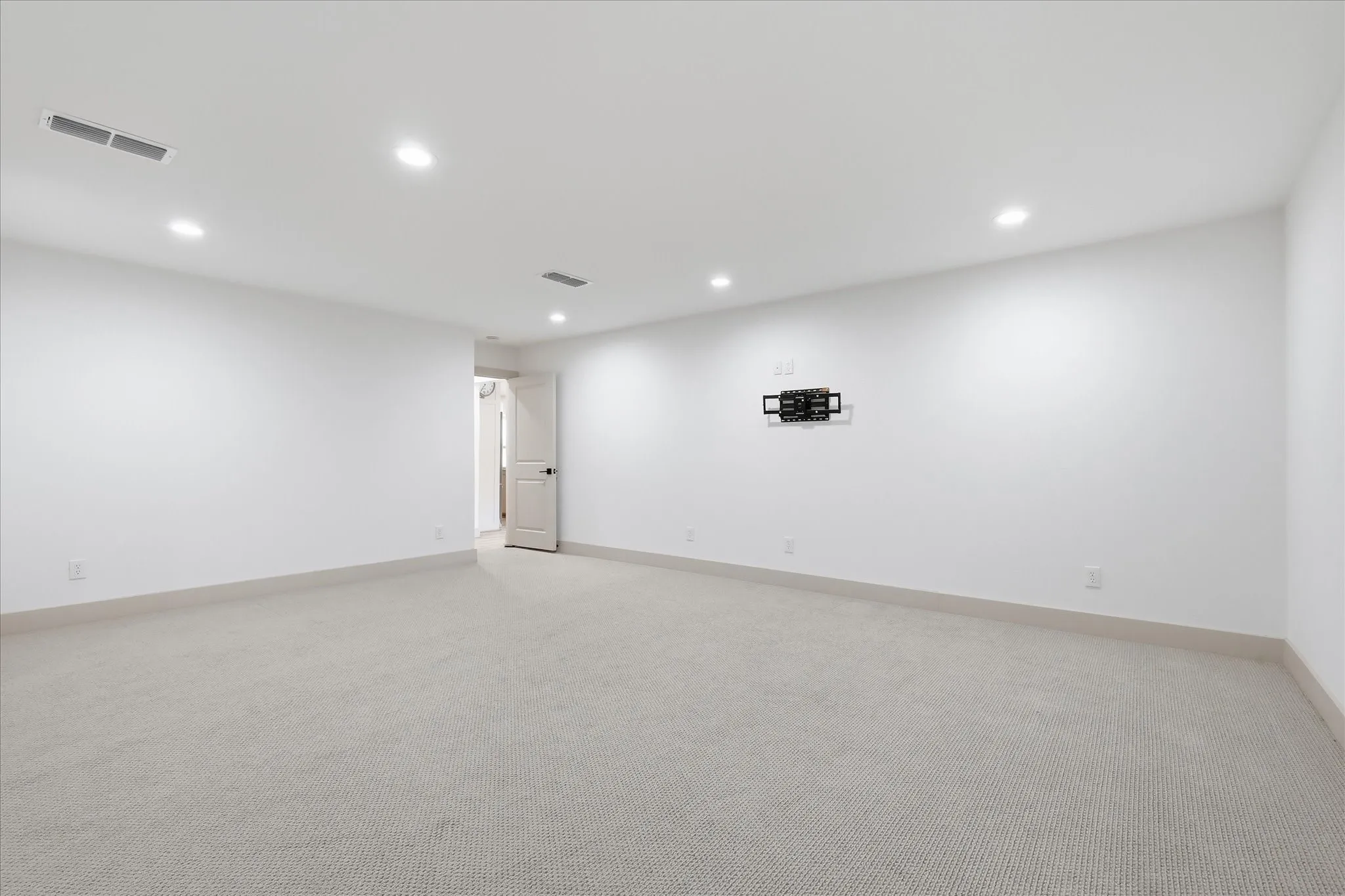 Single Family Residence For Sale in Denton County , 208 Diane Drive, Sanger, Texas 76266, 3 Bedroom, 4 Bathroom, Garage spaces, 2,042 Sqft, built in 1983, mls#21361494, Real Estate Agent in Sanger, Homes For Sale in Denton county, Homes For Sale in Sanger, Realtor in Sanger Texas, Real Estate Brokerage Independent Realty Texas, Luminita Cordes Realtor
