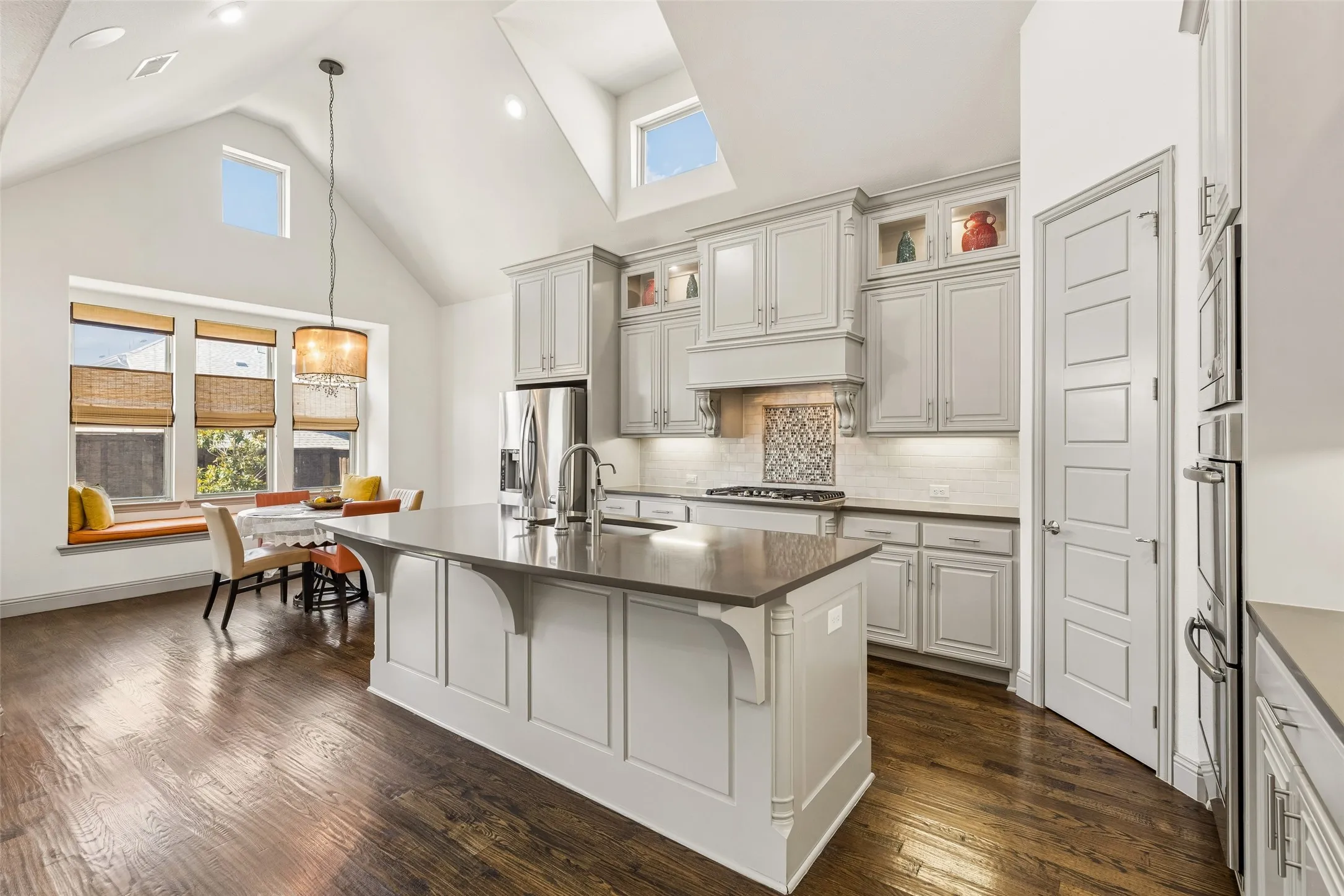 Single Family Residence For Sale in Denton County , 967 Kettledrum Drive, Frisco, Texas 75036, 5 Bedroom, 6 Bathroom, 3 Garage spaces, 4,084 Sqft, built in 2015, mls#21361563, Real Estate Agent in Frisco, Homes For Sale in Denton county, Homes For Sale in Frisco, Realtor in Frisco Texas, Real Estate Brokerage Independent Realty Texas, Luminita Cordes Realtor