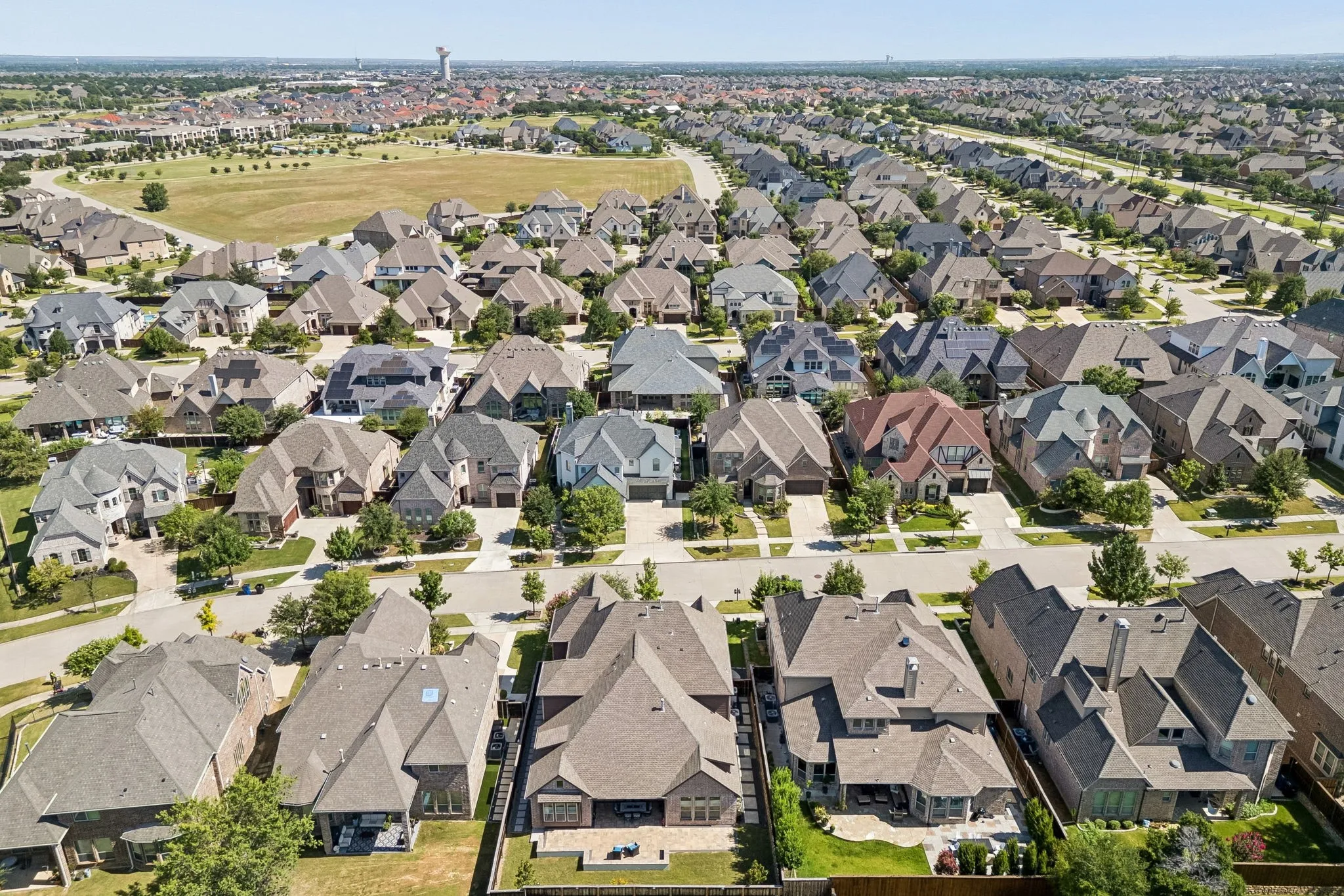 Single Family Residence For Sale in Denton County , 967 Kettledrum Drive, Frisco, Texas 75036, 5 Bedroom, 6 Bathroom, 3 Garage spaces, 4,084 Sqft, built in 2015, mls#21361563, Real Estate Agent in Frisco, Homes For Sale in Denton county, Homes For Sale in Frisco, Realtor in Frisco Texas, Real Estate Brokerage Independent Realty Texas, Luminita Cordes Realtor