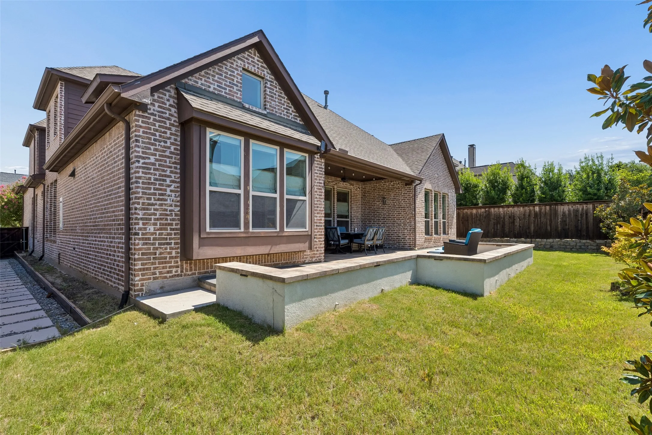 Single Family Residence For Sale in Denton County , 967 Kettledrum Drive, Frisco, Texas 75036, 5 Bedroom, 6 Bathroom, 3 Garage spaces, 4,084 Sqft, built in 2015, mls#21361563, Real Estate Agent in Frisco, Homes For Sale in Denton county, Homes For Sale in Frisco, Realtor in Frisco Texas, Real Estate Brokerage Independent Realty Texas, Luminita Cordes Realtor