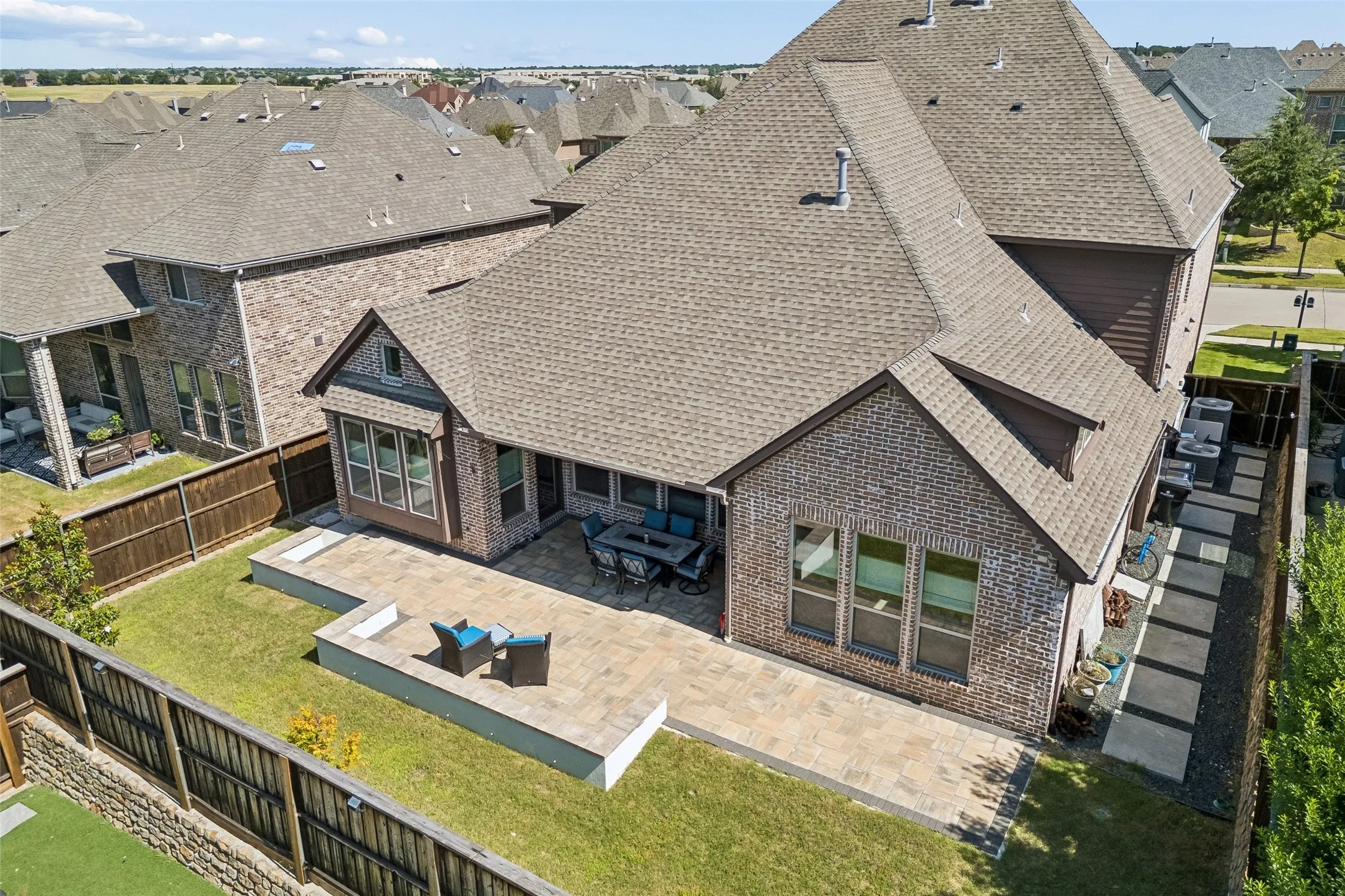 Single Family Residence For Sale in Denton County , 967 Kettledrum Drive, Frisco, Texas 75036, 5 Bedroom, 6 Bathroom, 3 Garage spaces, 4,084 Sqft, built in 2015, mls#21361563, Real Estate Agent in Frisco, Homes For Sale in Denton county, Homes For Sale in Frisco, Realtor in Frisco Texas, Real Estate Brokerage Independent Realty Texas, Luminita Cordes Realtor