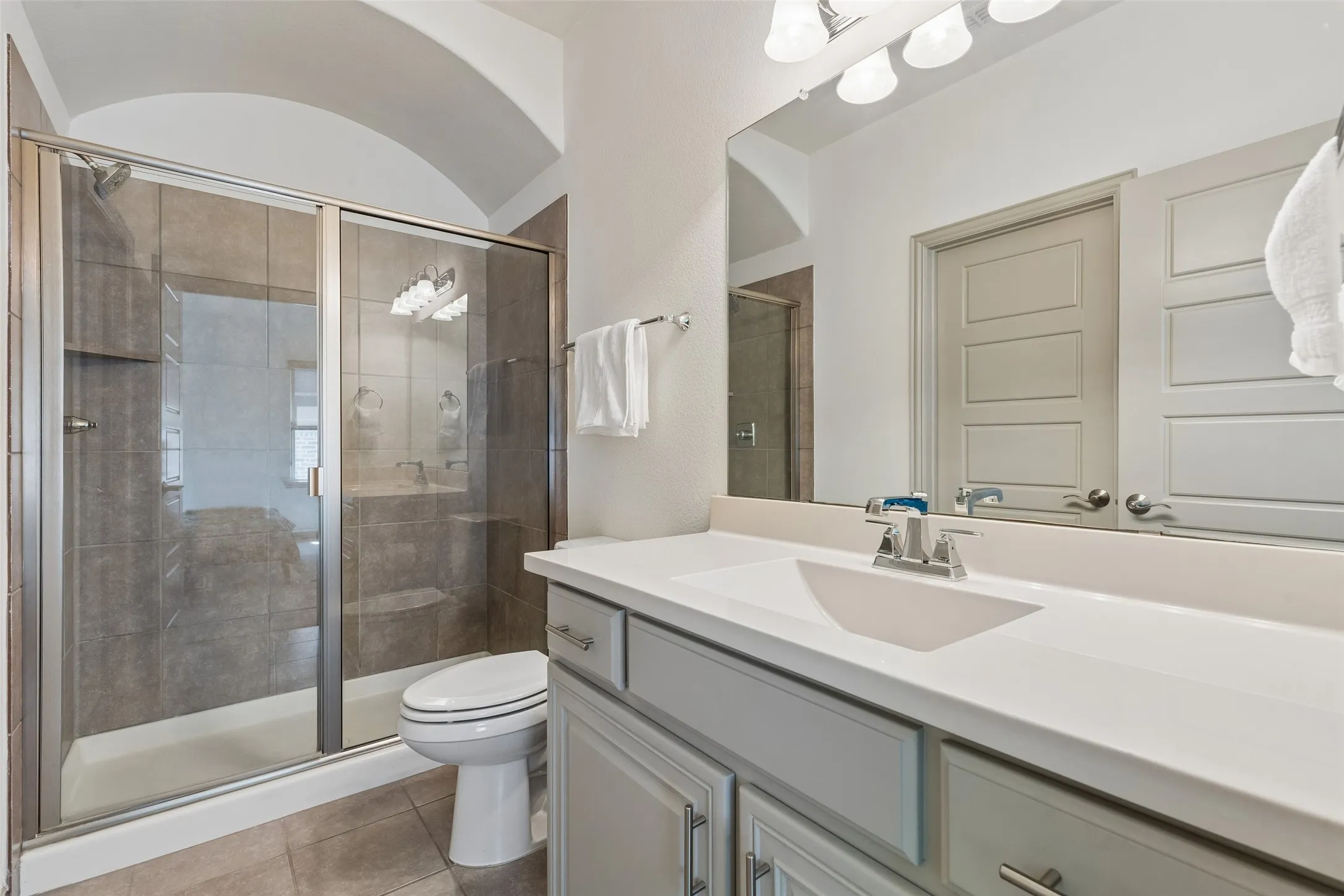 Single Family Residence For Sale in Denton County , 967 Kettledrum Drive, Frisco, Texas 75036, 5 Bedroom, 6 Bathroom, 3 Garage spaces, 4,084 Sqft, built in 2015, mls#21361563, Real Estate Agent in Frisco, Homes For Sale in Denton county, Homes For Sale in Frisco, Realtor in Frisco Texas, Real Estate Brokerage Independent Realty Texas, Luminita Cordes Realtor