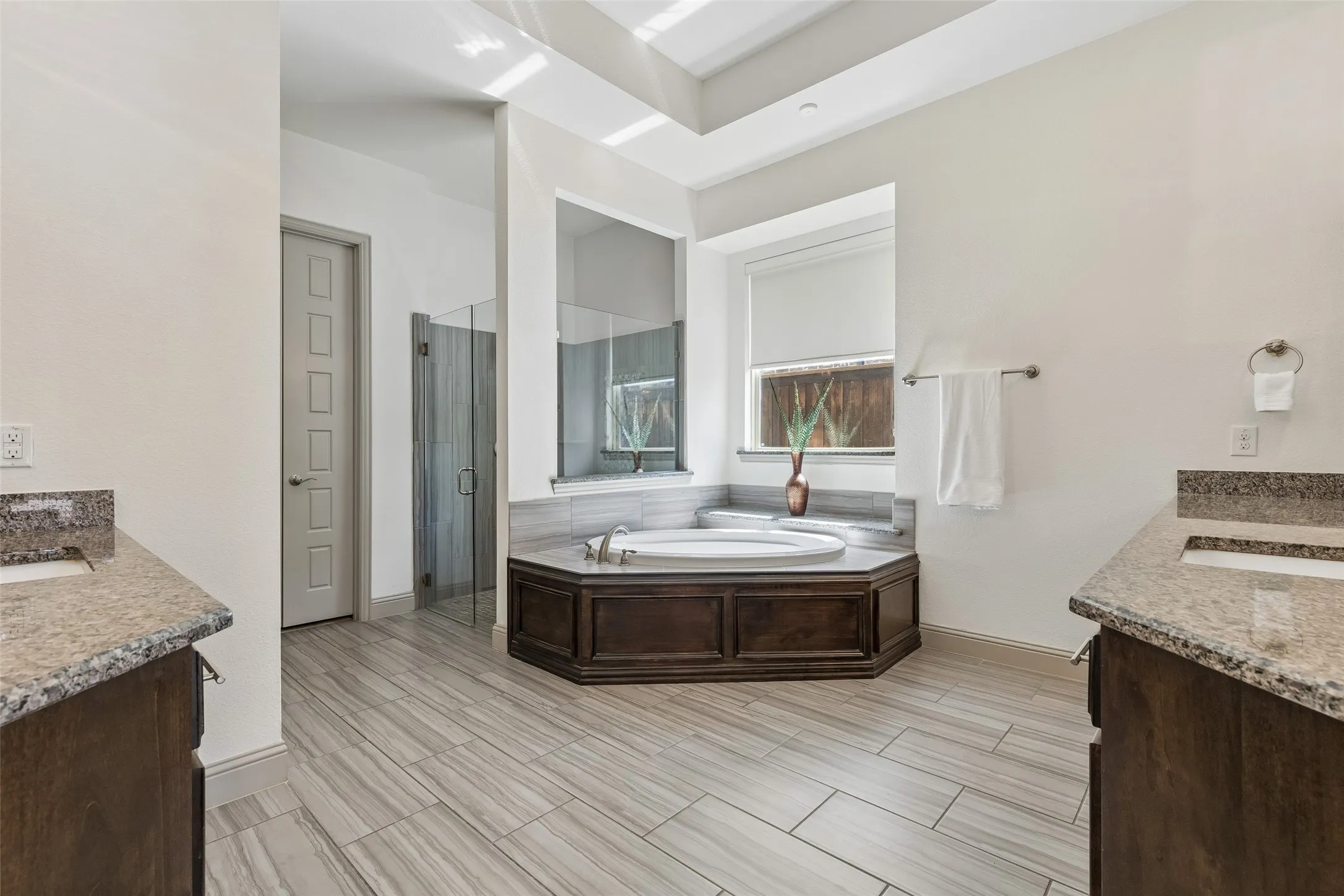 Single Family Residence For Sale in Denton County , 967 Kettledrum Drive, Frisco, Texas 75036, 5 Bedroom, 6 Bathroom, 3 Garage spaces, 4,084 Sqft, built in 2015, mls#21361563, Real Estate Agent in Frisco, Homes For Sale in Denton county, Homes For Sale in Frisco, Realtor in Frisco Texas, Real Estate Brokerage Independent Realty Texas, Luminita Cordes Realtor