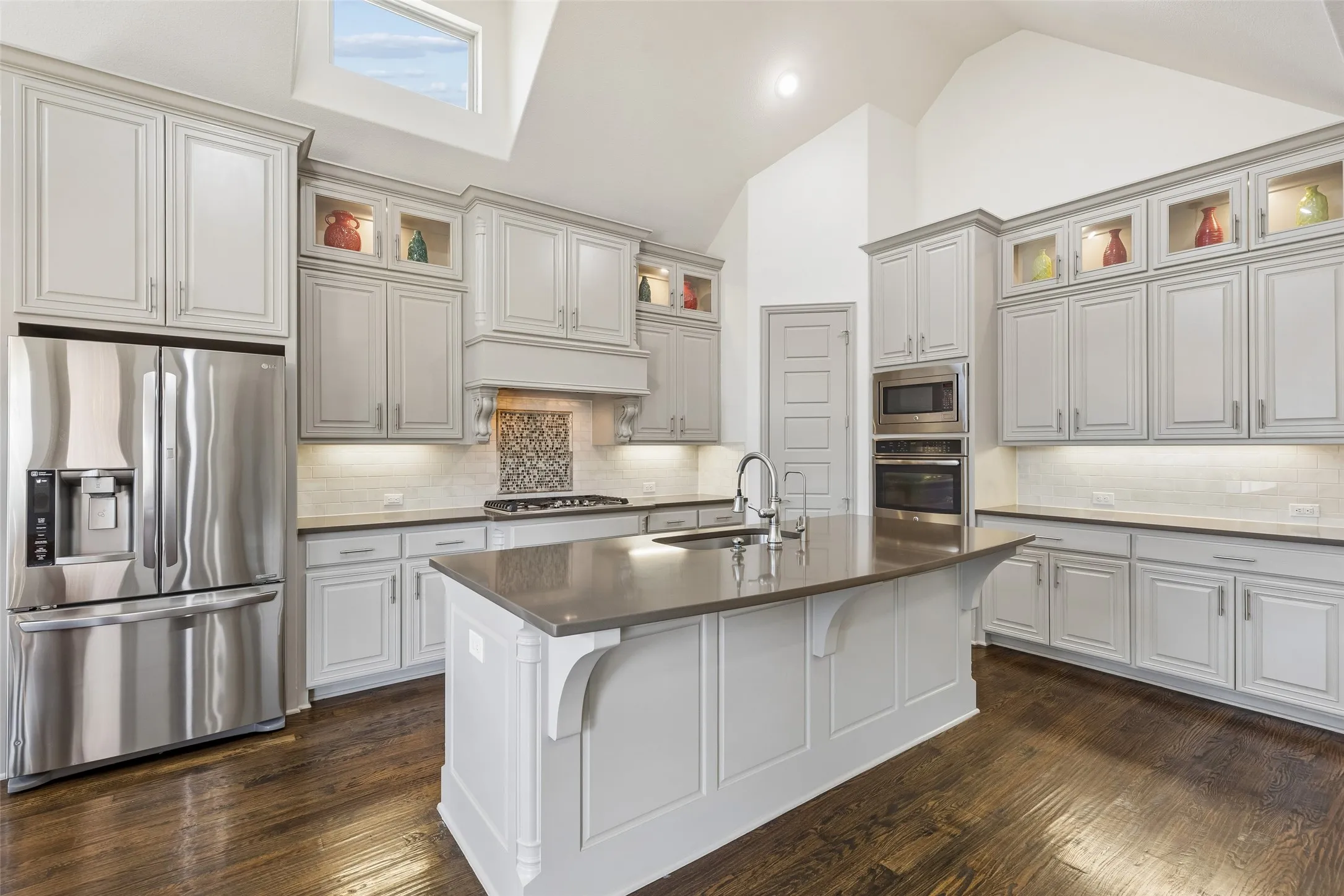 Single Family Residence For Sale in Denton County , 967 Kettledrum Drive, Frisco, Texas 75036, 5 Bedroom, 6 Bathroom, 3 Garage spaces, 4,084 Sqft, built in 2015, mls#21361563, Real Estate Agent in Frisco, Homes For Sale in Denton county, Homes For Sale in Frisco, Realtor in Frisco Texas, Real Estate Brokerage Independent Realty Texas, Luminita Cordes Realtor