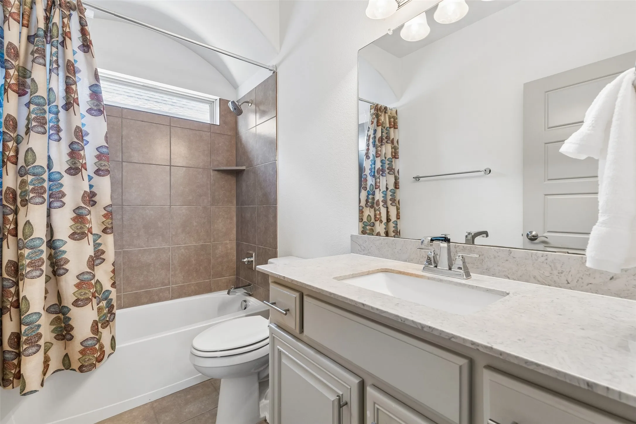Single Family Residence For Sale in Denton County , 967 Kettledrum Drive, Frisco, Texas 75036, 5 Bedroom, 6 Bathroom, 3 Garage spaces, 4,084 Sqft, built in 2015, mls#21361563, Real Estate Agent in Frisco, Homes For Sale in Denton county, Homes For Sale in Frisco, Realtor in Frisco Texas, Real Estate Brokerage Independent Realty Texas, Luminita Cordes Realtor