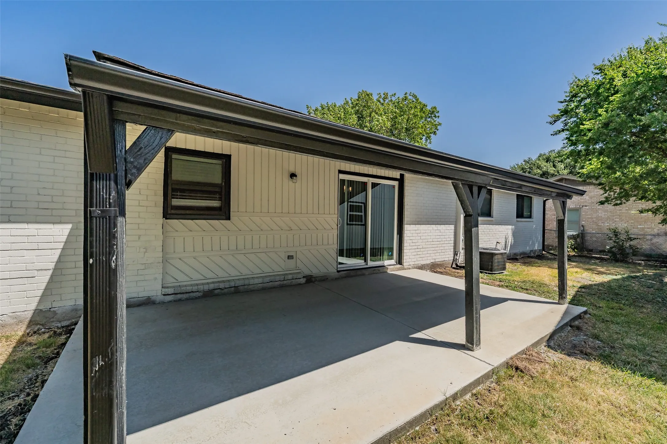Single Family Residence For Sale in Dallas County , 1546 Oakbrook Street, Lancaster, Texas 75134, 4 Bedroom, 2 Bathroom, 2 Garage spaces, 1,557 Sqft, built in 1972, mls#21361380, Real Estate Agent in Lancaster, Homes For Sale in Dallas county, Homes For Sale in Lancaster, Realtor in Lancaster Texas, Real Estate Brokerage Independent Realty Texas, Luminita Cordes Realtor