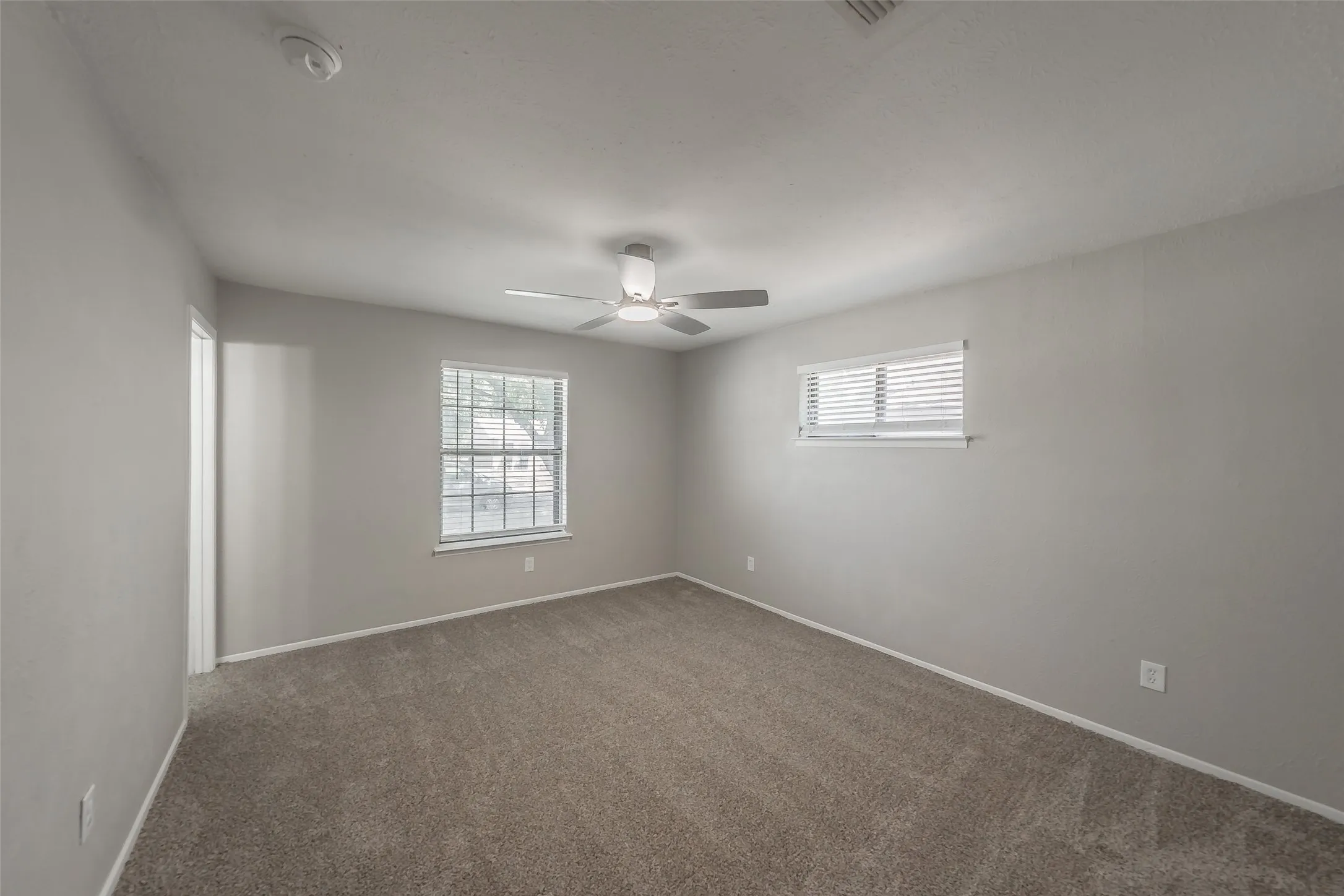 Single Family Residence For Sale in Dallas County , 1546 Oakbrook Street, Lancaster, Texas 75134, 4 Bedroom, 2 Bathroom, 2 Garage spaces, 1,557 Sqft, built in 1972, mls#21361380, Real Estate Agent in Lancaster, Homes For Sale in Dallas county, Homes For Sale in Lancaster, Realtor in Lancaster Texas, Real Estate Brokerage Independent Realty Texas, Luminita Cordes Realtor