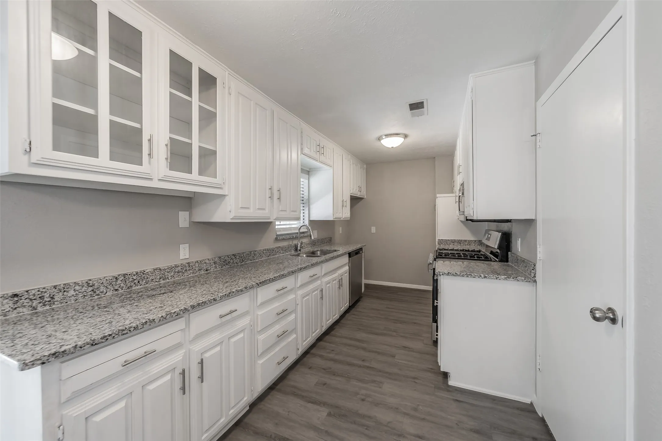 Single Family Residence For Sale in Dallas County , 1546 Oakbrook Street, Lancaster, Texas 75134, 4 Bedroom, 2 Bathroom, 2 Garage spaces, 1,557 Sqft, built in 1972, mls#21361380, Real Estate Agent in Lancaster, Homes For Sale in Dallas county, Homes For Sale in Lancaster, Realtor in Lancaster Texas, Real Estate Brokerage Independent Realty Texas, Luminita Cordes Realtor