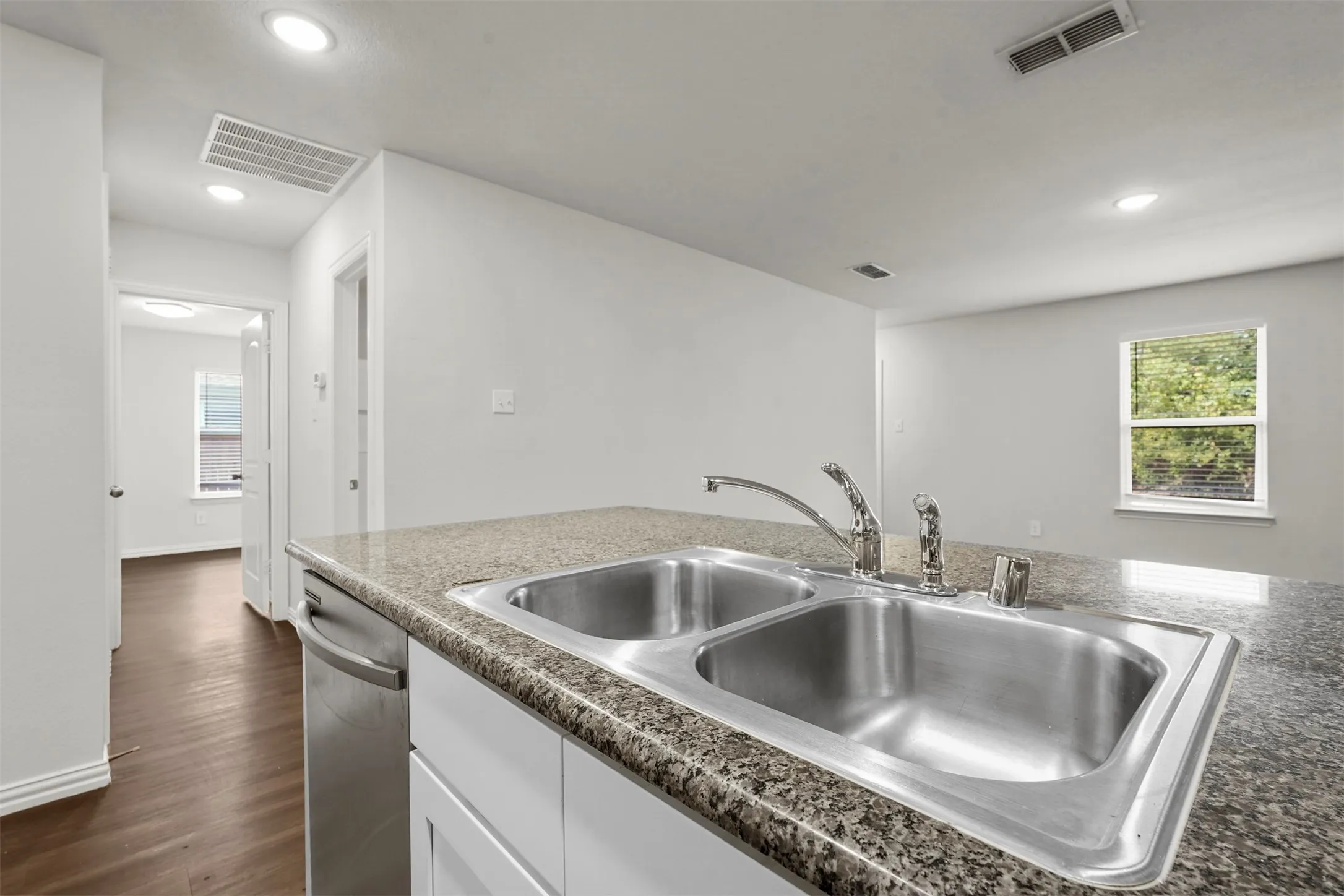 Single Family Residence For Rent in Hunt County , 2208 Sayle Street, Greenville, Texas 75401, 3 Bedroom, 2 Bathroom, 2 Garage spaces, 1,028 Sqft, built in 2022, mls#21361615, Real Estate Agent in Greenville, Homes For Rent in Hunt county, Homes For Rent in Greenville, Realtor in Greenville Texas, Real Estate Brokerage Independent Realty Texas, Luminita Cordes Realtor