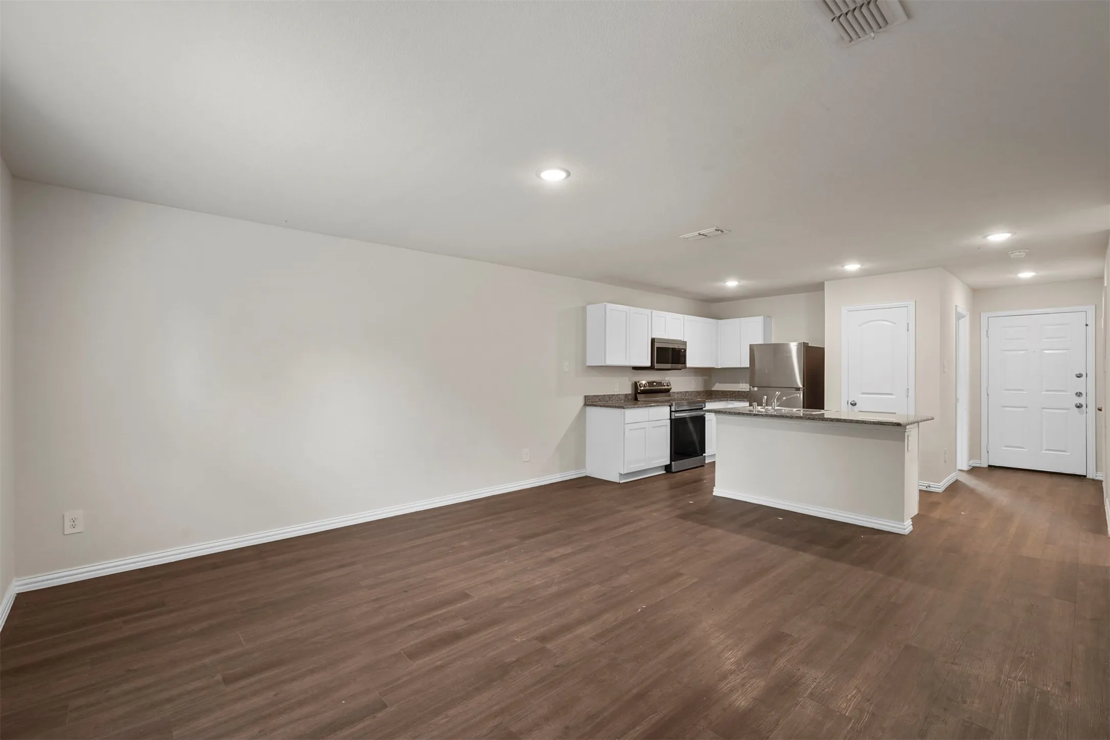 Single Family Residence For Rent in Hunt County , 2208 Sayle Street, Greenville, Texas 75401, 3 Bedroom, 2 Bathroom, 2 Garage spaces, 1,028 Sqft, built in 2022, mls#21361615, Real Estate Agent in Greenville, Homes For Rent in Hunt county, Homes For Rent in Greenville, Realtor in Greenville Texas, Real Estate Brokerage Independent Realty Texas, Luminita Cordes Realtor