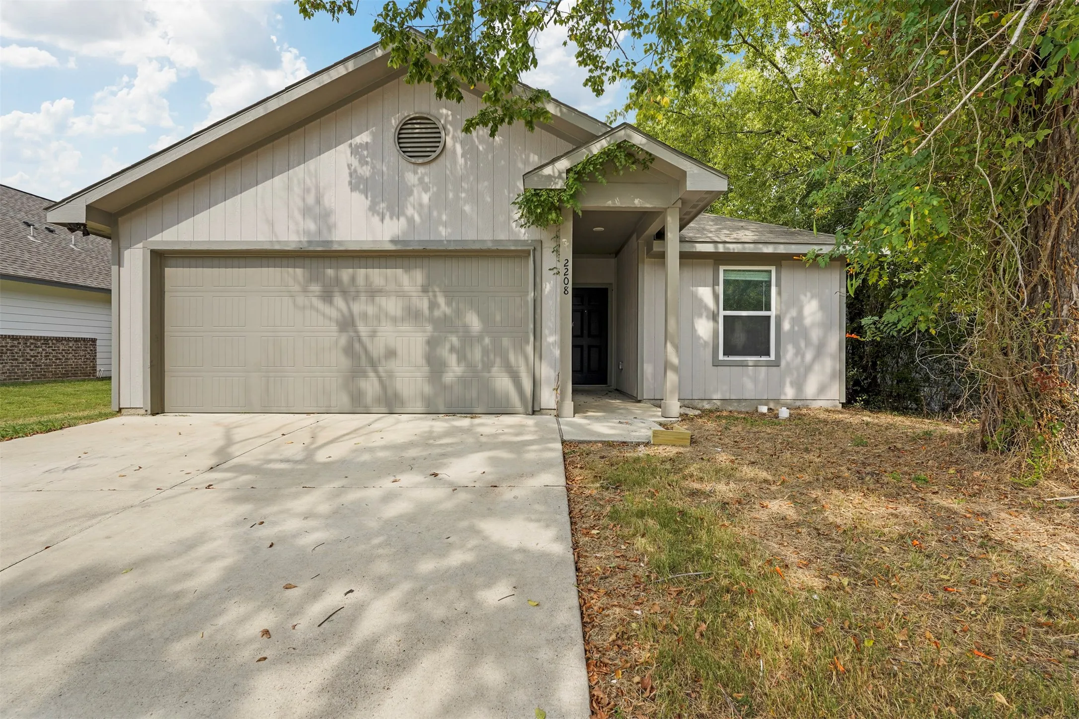 Single Family Residence For Rent in Hunt County , 2208 Sayle Street, Greenville, Texas 75401, 3 Bedroom, 2 Bathroom, 2 Garage spaces, 1,028 Sqft, built in 2022, mls#21361615, Real Estate Agent in Greenville, Homes For Rent in Hunt county, Homes For Rent in Greenville, Realtor in Greenville Texas, Real Estate Brokerage Independent Realty Texas, Luminita Cordes Realtor