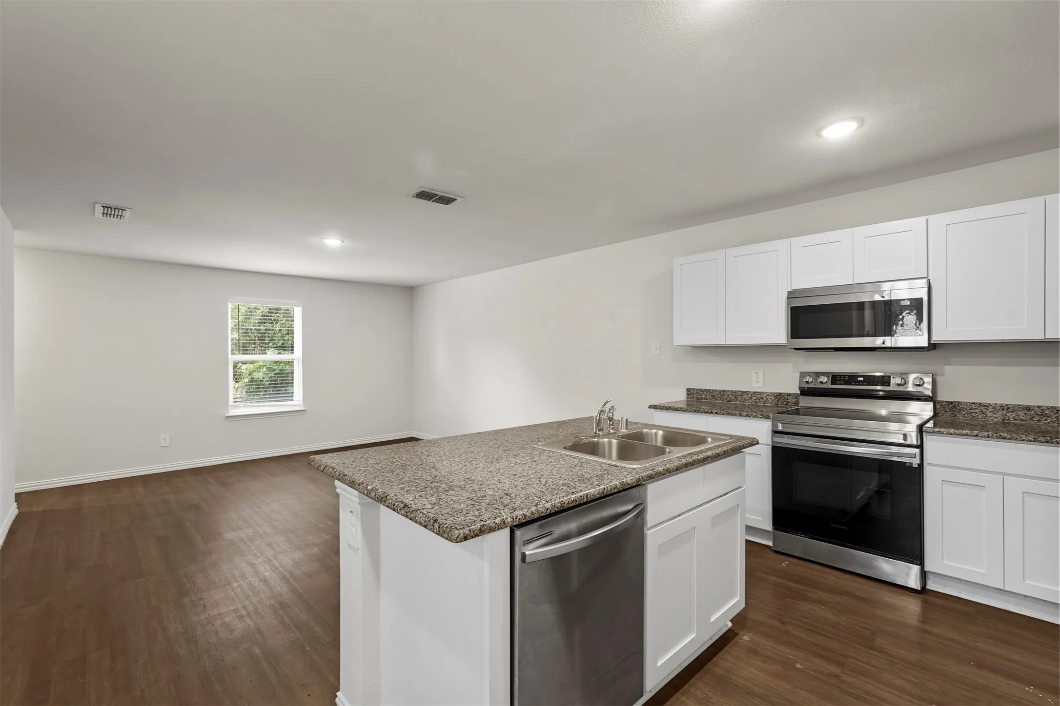 Single Family Residence For Rent in Hunt County , 2208 Sayle Street, Greenville, Texas 75401, 3 Bedroom, 2 Bathroom, 2 Garage spaces, 1,028 Sqft, built in 2022, mls#21361615, Real Estate Agent in Greenville, Homes For Rent in Hunt county, Homes For Rent in Greenville, Realtor in Greenville Texas, Real Estate Brokerage Independent Realty Texas, Luminita Cordes Realtor