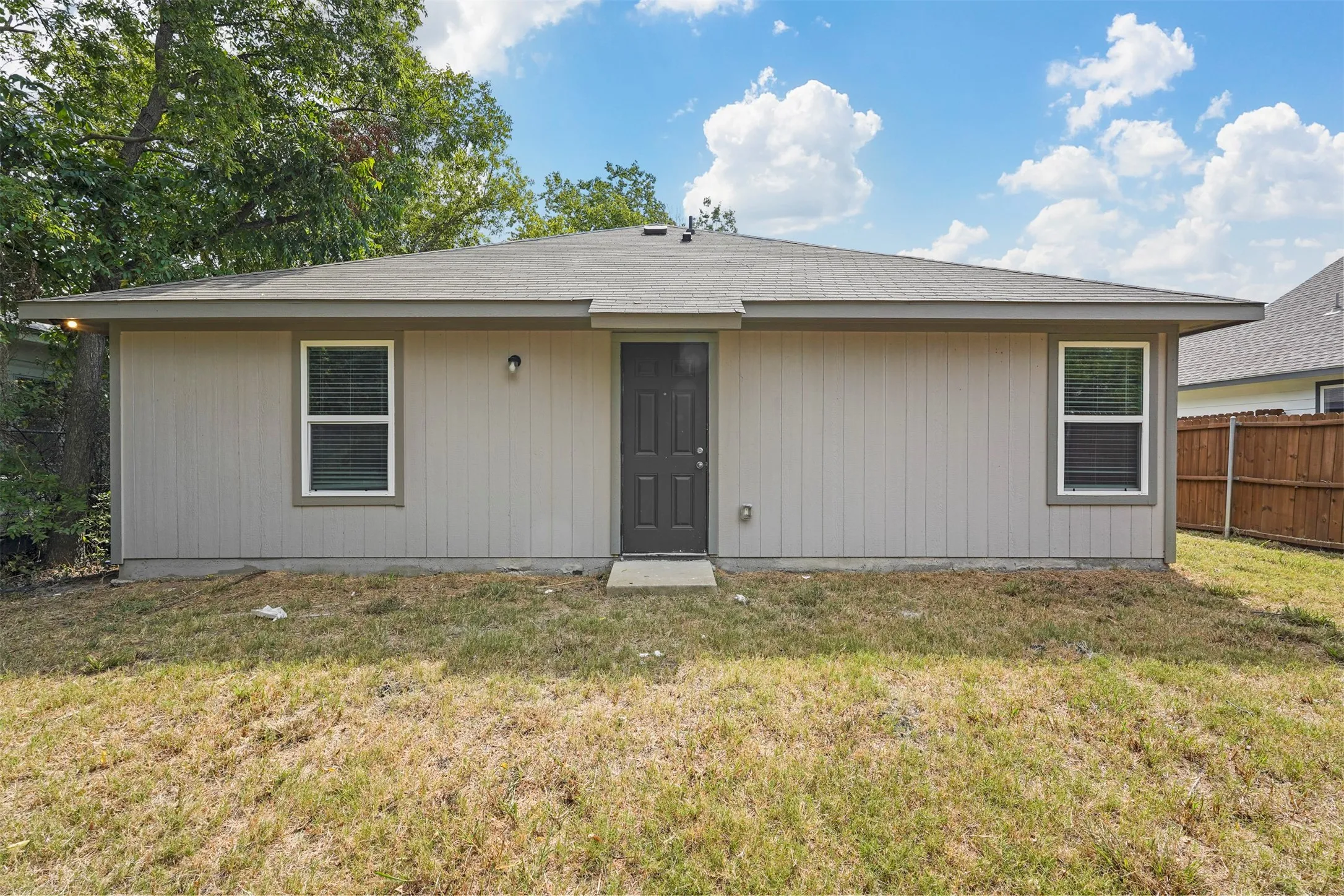 Single Family Residence For Rent in Hunt County , 2208 Sayle Street, Greenville, Texas 75401, 3 Bedroom, 2 Bathroom, 2 Garage spaces, 1,028 Sqft, built in 2022, mls#21361615, Real Estate Agent in Greenville, Homes For Rent in Hunt county, Homes For Rent in Greenville, Realtor in Greenville Texas, Real Estate Brokerage Independent Realty Texas, Luminita Cordes Realtor