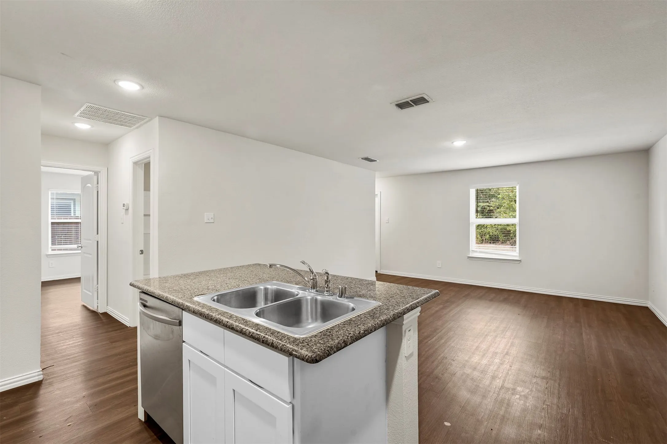 Single Family Residence For Rent in Hunt County , 2208 Sayle Street, Greenville, Texas 75401, 3 Bedroom, 2 Bathroom, 2 Garage spaces, 1,028 Sqft, built in 2022, mls#21361615, Real Estate Agent in Greenville, Homes For Rent in Hunt county, Homes For Rent in Greenville, Realtor in Greenville Texas, Real Estate Brokerage Independent Realty Texas, Luminita Cordes Realtor