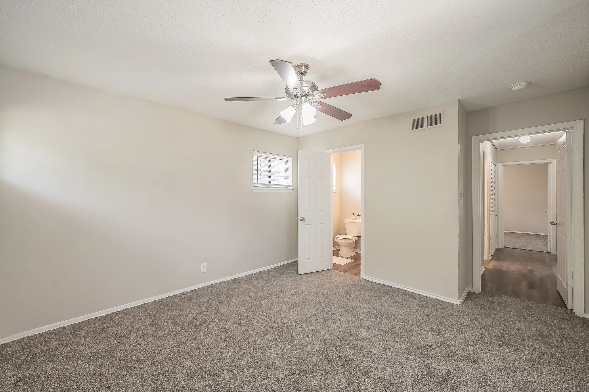 Single Family Residence For Sale in Dallas County , 728 Judy Lane, Seagoville, Texas 75159, 3 Bedroom, 2 Bathroom, 1 Garage spaces, 1,341 Sqft, built in 1955, mls#21358729, Real Estate Agent in Seagoville, Homes For Sale in Dallas county, Homes For Sale in Seagoville, Realtor in Seagoville Texas, Real Estate Brokerage Independent Realty Texas, Luminita Cordes Realtor