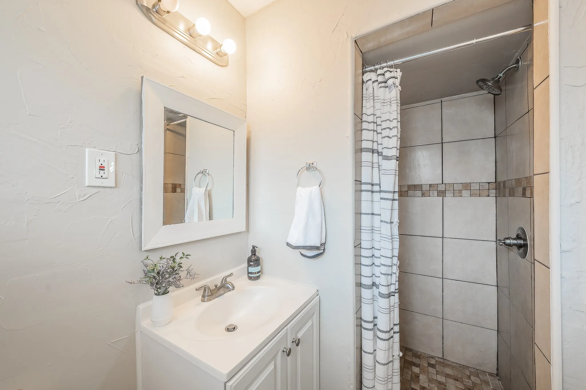 Single Family Residence For Sale in Dallas County , 728 Judy Lane, Seagoville, Texas 75159, 3 Bedroom, 2 Bathroom, 1 Garage spaces, 1,341 Sqft, built in 1955, mls#21358729, Real Estate Agent in Seagoville, Homes For Sale in Dallas county, Homes For Sale in Seagoville, Realtor in Seagoville Texas, Real Estate Brokerage Independent Realty Texas, Luminita Cordes Realtor