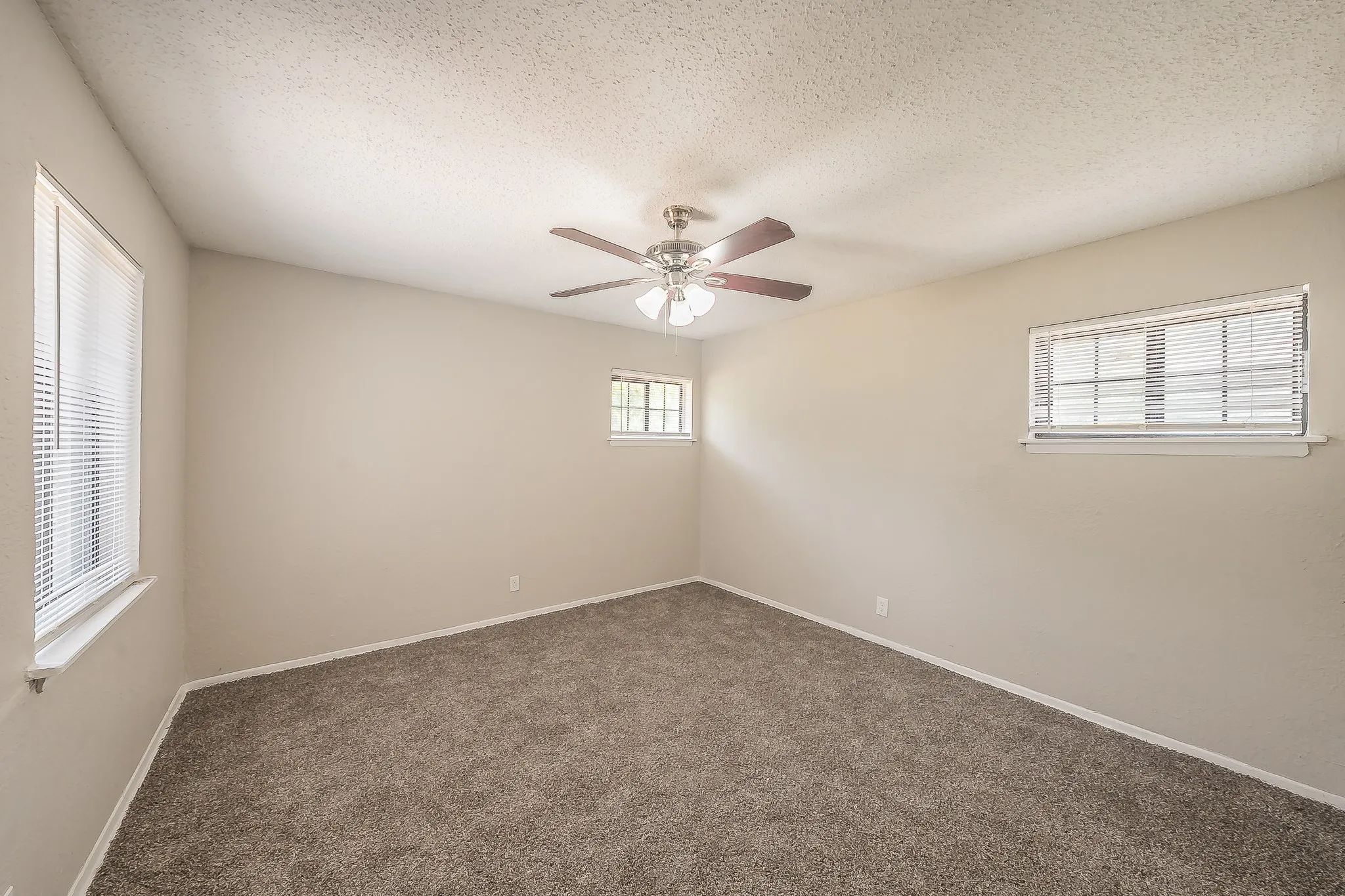 Single Family Residence For Sale in Dallas County , 728 Judy Lane, Seagoville, Texas 75159, 3 Bedroom, 2 Bathroom, 1 Garage spaces, 1,341 Sqft, built in 1955, mls#21358729, Real Estate Agent in Seagoville, Homes For Sale in Dallas county, Homes For Sale in Seagoville, Realtor in Seagoville Texas, Real Estate Brokerage Independent Realty Texas, Luminita Cordes Realtor