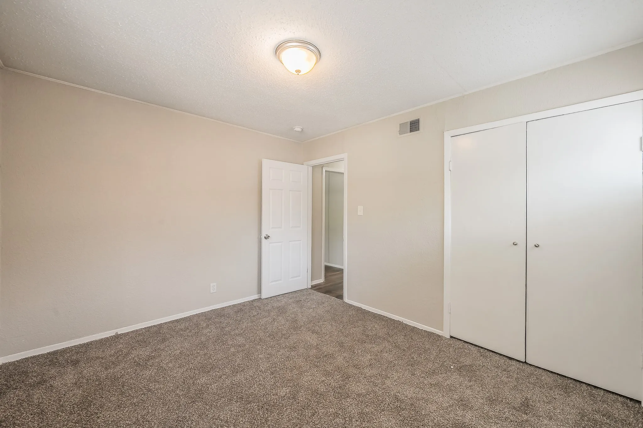 Single Family Residence For Sale in Dallas County , 728 Judy Lane, Seagoville, Texas 75159, 3 Bedroom, 2 Bathroom, 1 Garage spaces, 1,341 Sqft, built in 1955, mls#21358729, Real Estate Agent in Seagoville, Homes For Sale in Dallas county, Homes For Sale in Seagoville, Realtor in Seagoville Texas, Real Estate Brokerage Independent Realty Texas, Luminita Cordes Realtor