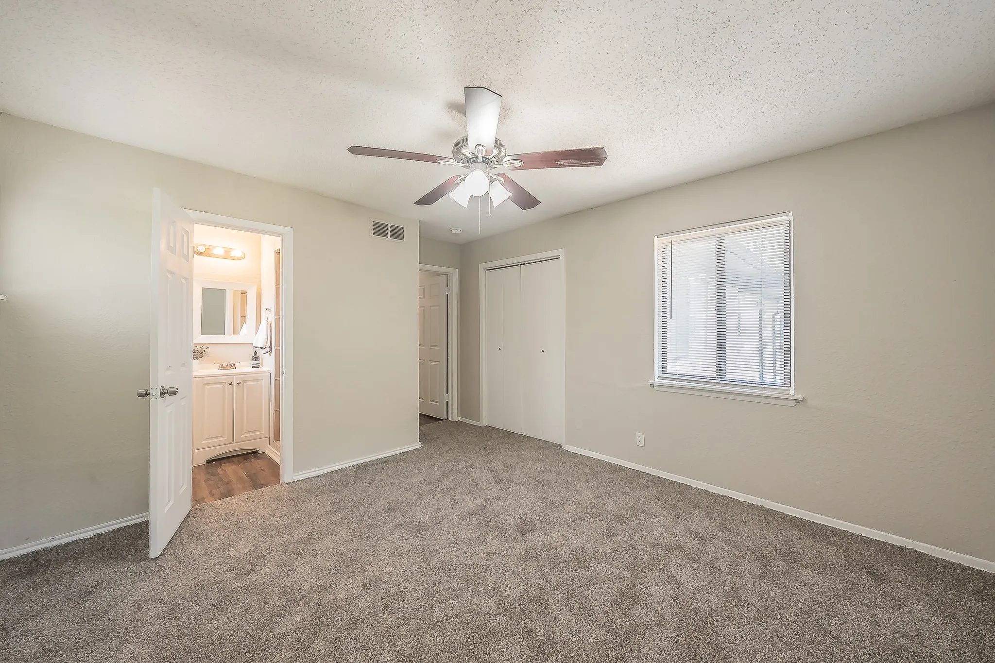 Single Family Residence For Sale in Dallas County , 728 Judy Lane, Seagoville, Texas 75159, 3 Bedroom, 2 Bathroom, 1 Garage spaces, 1,341 Sqft, built in 1955, mls#21358729, Real Estate Agent in Seagoville, Homes For Sale in Dallas county, Homes For Sale in Seagoville, Realtor in Seagoville Texas, Real Estate Brokerage Independent Realty Texas, Luminita Cordes Realtor